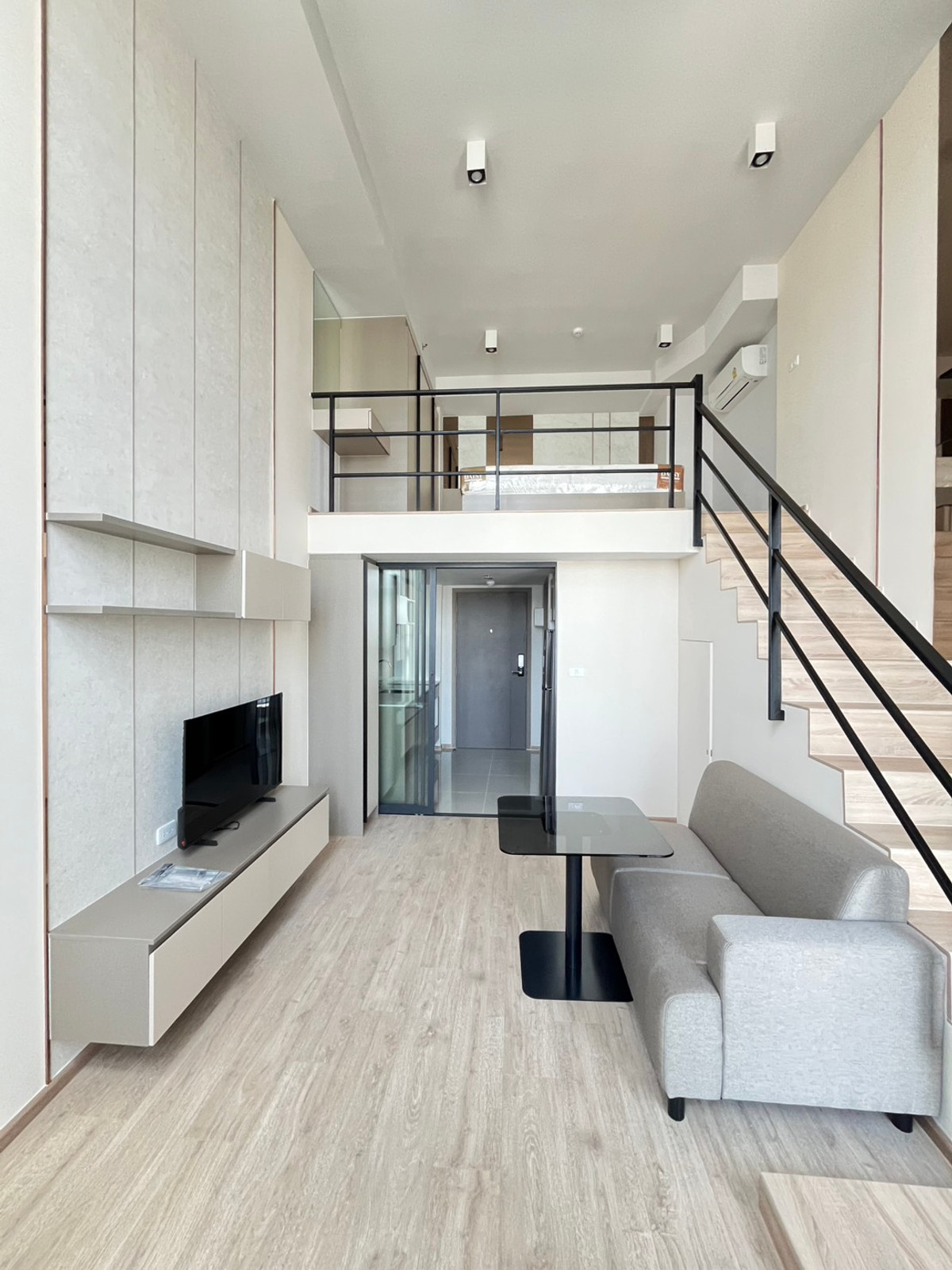 ให้เช่าคอนโดพระราม 9 เพชรบุรีตัดใหม่ RCA : 🏙 คอนโดให้เช่า Ideo Rama 9 – Asoke (ไอดีโอ พระราม 9–อโศก) 🎉 ปีใหม่ เช่าห้องใหม่ ห้องใหม่เอี่ยม ไม่เคยปล่อยเช่า พร้อมเข้าอยู่ทันที  💸 ราคาเช่า 28,000 บาท/เดือน