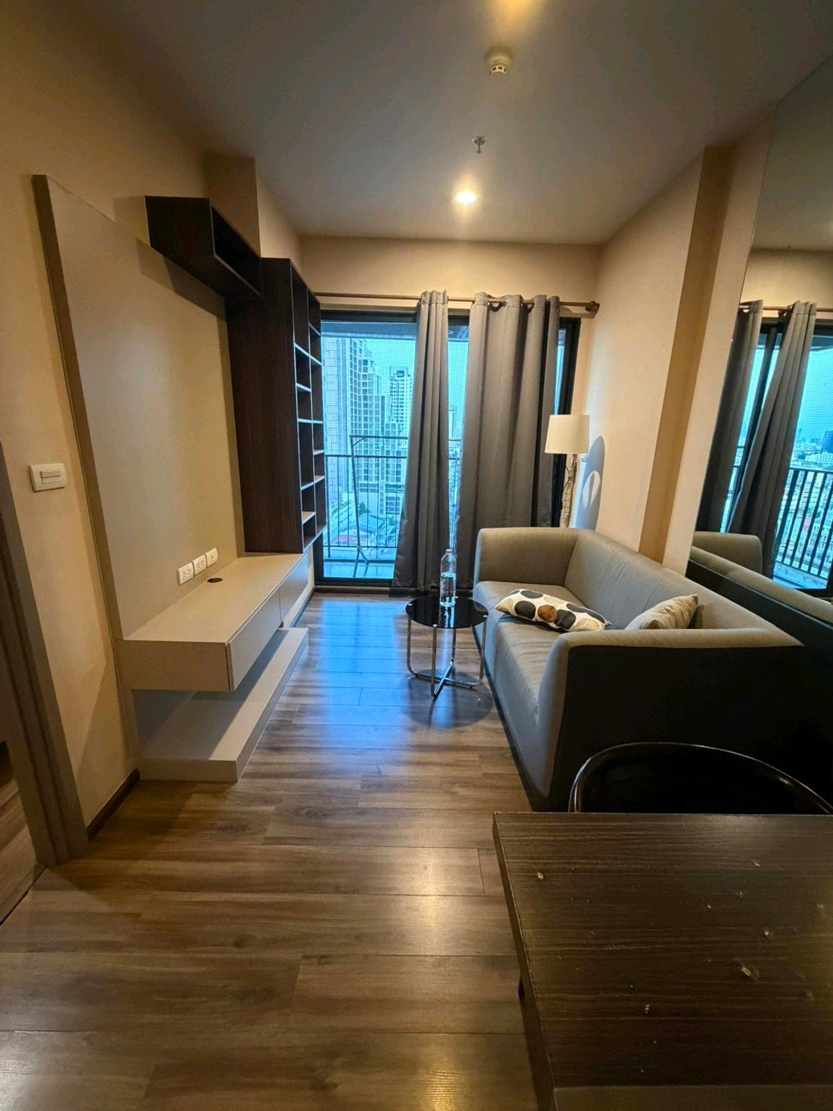 ให้เช่าคอนโดวงเวียนใหญ่ เจริญนคร : ให้เช่าด่วน! ห้องสวย ราคาพิเศษสุด! คอนโดหรู Teal สาทร-ตากสิน - 1 ห้องนอน, 1 ห้องน้ำ - 35 ตร.ม.