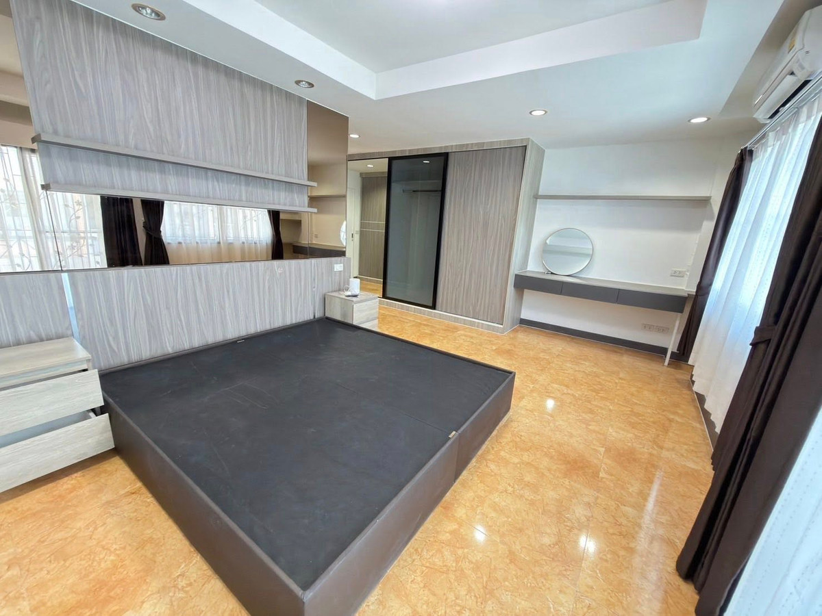 For RentTownhomePattanakan, Srinakarin : 🔴38,000฿🔴 𝗖𝗶𝘁𝘆 𝗣𝗮𝗿𝗸 𝗣𝗮𝘁𝘁𝗮𝗻𝗮𝗸𝗮𝗿𝗻 𝟯𝟴┃City Park Phatthanakan 38 ✅ Near MRT Hua Mak, happy to serve you. If interested, contact 𝙇𝙄𝙉𝙀 (reply very quickly):​📱 Asset code​ 6811-2804📱: Line ID:@bbcondo88