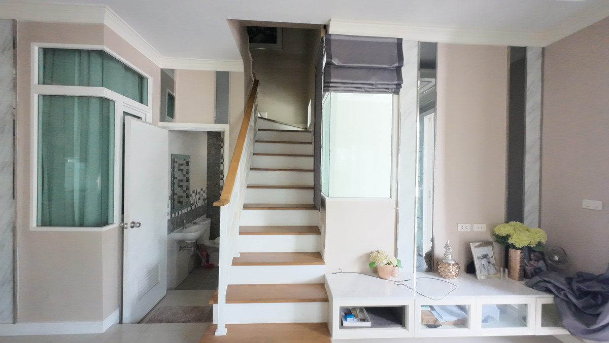 ขายทาวน์โฮมเกษตร นวมินทร์ ลาดปลาเค้า : ที่สุดของความคุ้มค่า! ทาวน์เฮาส์ 2 ชั้น โกลเด้นทาวน์ 2 นวมินทร์ 42 บ้านตัวอย่าง เฟอร์ฯ จัดเต็ม หิ้วกระเป๋าเข้าอยู่ได้เลย! ✨