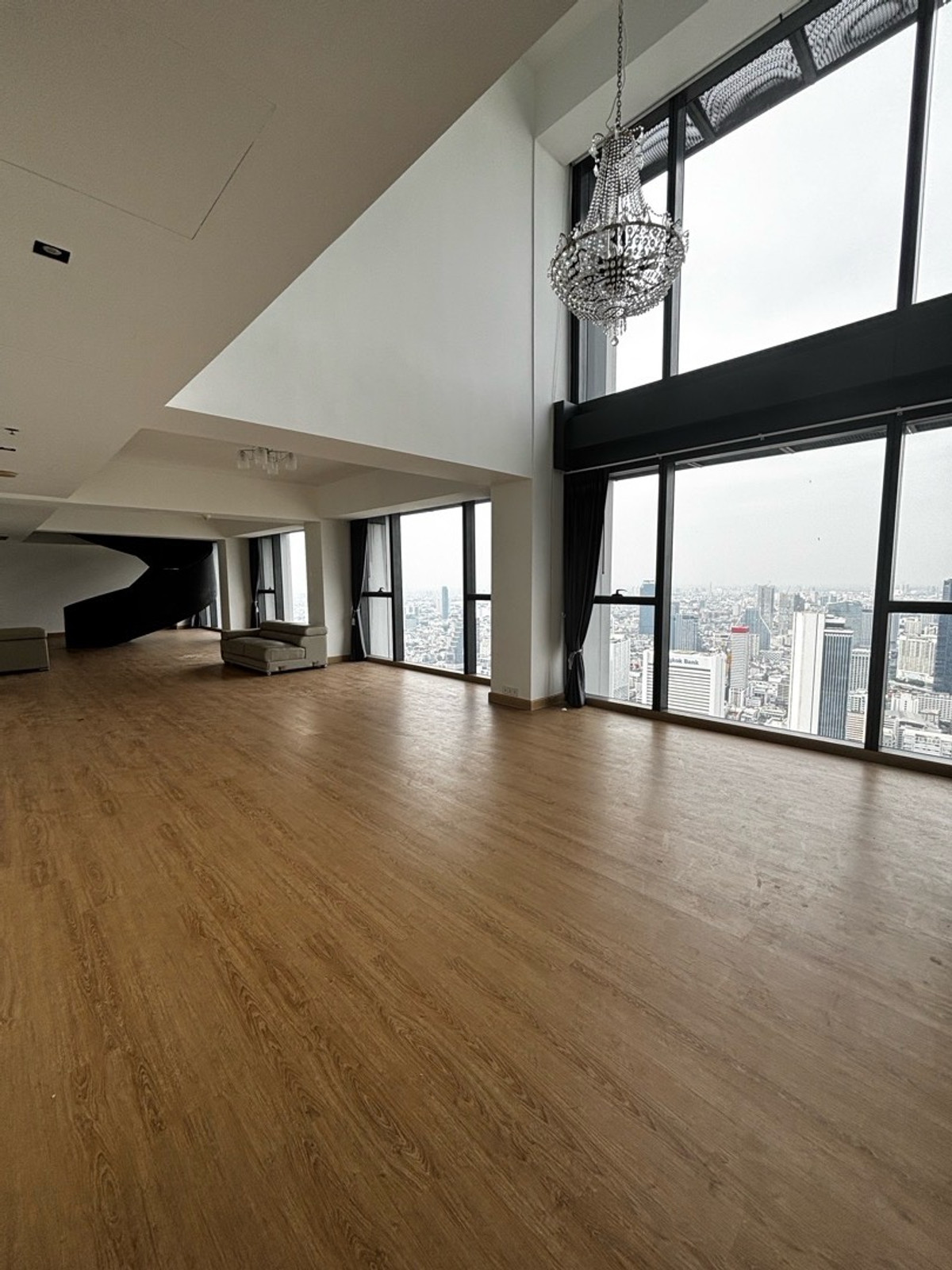 For RentCondoSathorn, Narathiwat : For rent The Met Condominium Luxury Triplex Penthouse with Private Infinity Pool 
