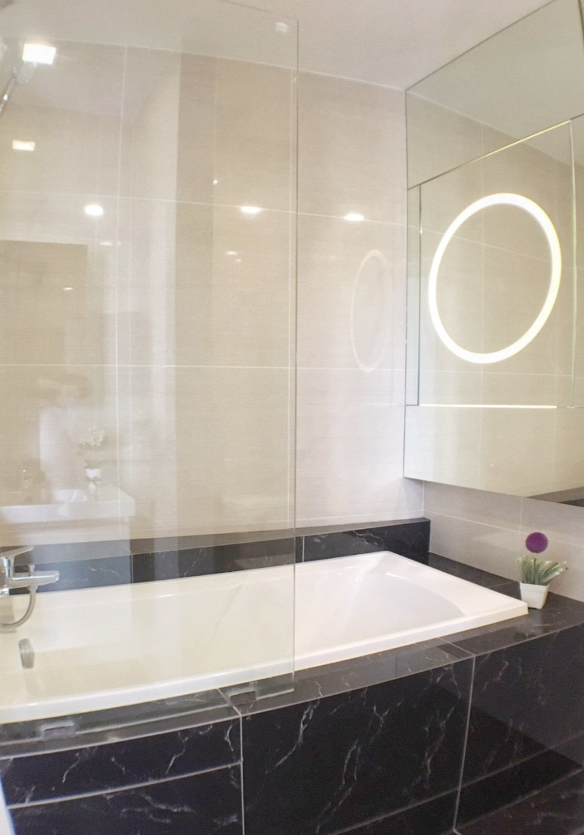 For RentCondoSukhumvit, Asoke, Thonglor : For rent!! Condo PARK ORIGIN PHROM PHONG (PARK 24) 44th floor (Super High Floor) area 69 sq m, 2 bedrooms, 2 bathrooms - with bathtub (BTS Phrom Phong) (Agents Welcome)