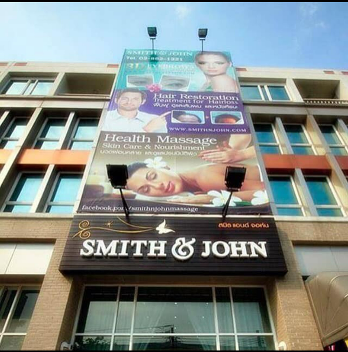 For SaleShop HouseWongwianyai, Charoennakor : Home office for sale in Sathorn Business Park project, next to BTS Wongwian Yai.