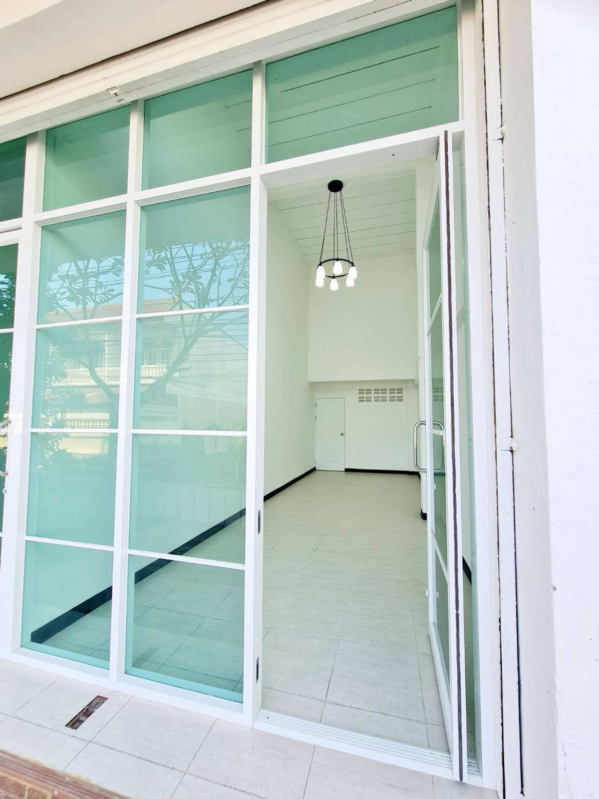 ให้เช่าสำนักงานอ่อนนุช อุดมสุข : 📢👇 อาคารสำนักงาน 4.5 ชั้น ทำเลเด่น เดินทางสะดวก เข้า-ออกได้หลายเส้นทาง ใกล้ทางด่วนและ BTS ปุณณวิถีเหมาะสำหรับทำออฟฟิศหลัก  คลินิก สตูดิโอ หรือโคเวิร์กกิ้งสเปซ