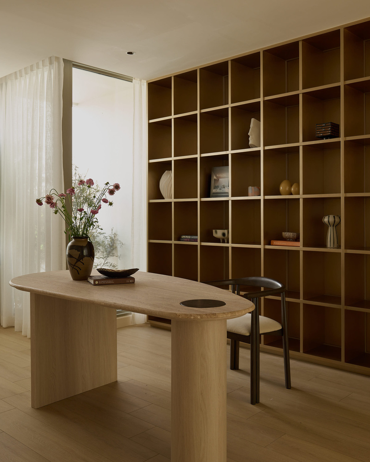 For SaleTownhomeSukhumvit, Asoke, Thonglor : 📢👇 5-storey townhome with a private lift, with the option to customize the space into either a swimming pool or a garden. You can design the interior layout and number of rooms according to your needs. Ideal for both home office use and residence