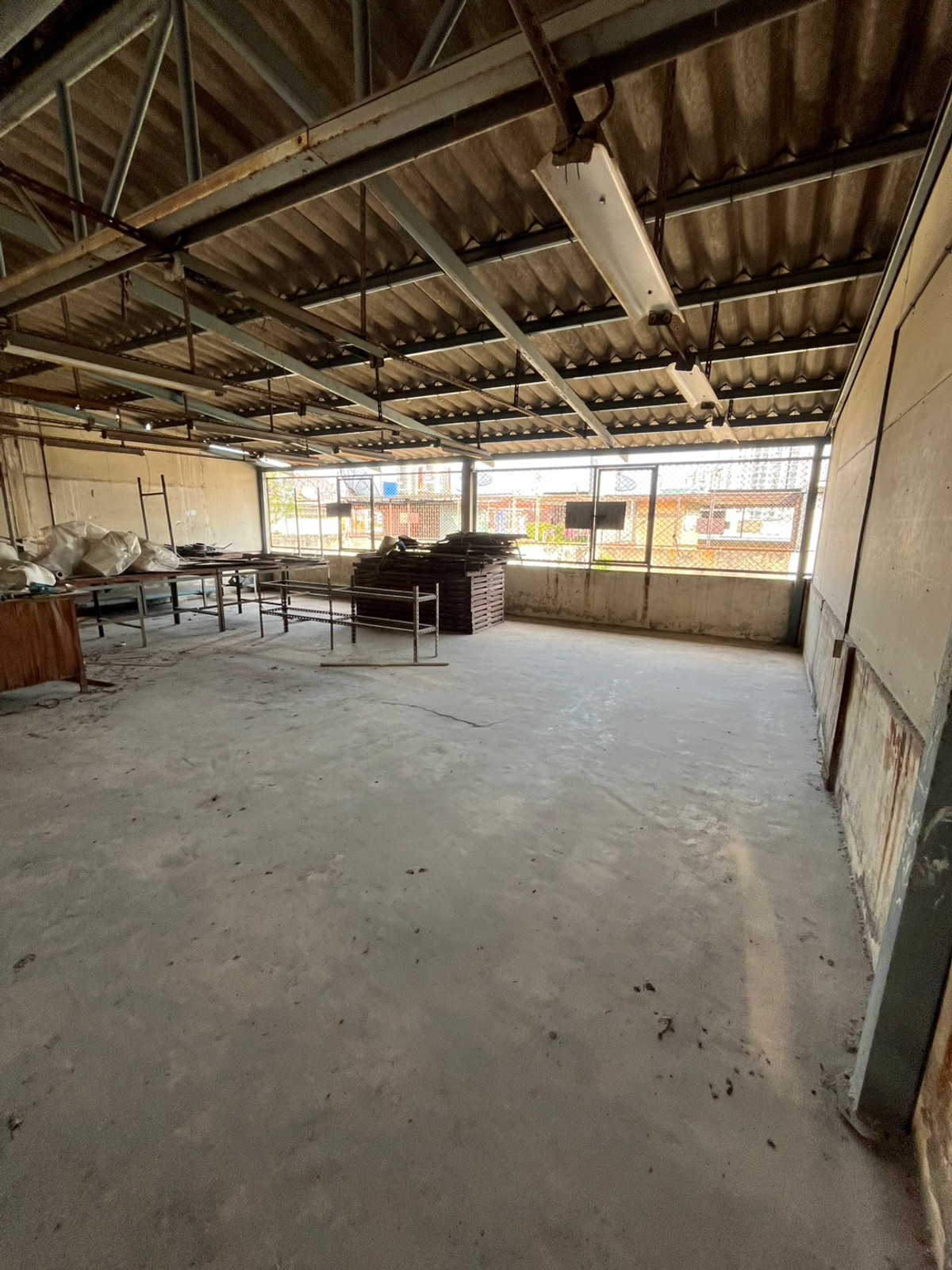 For SaleTownhomeSapankwai,Jatujak : Urgent sale! Townhouse 4.5 floors, 2 units next to each other, Pradipat Soi 1, near Chatuchak-Saphan Khwai. Renovate to make a profit, can resell.