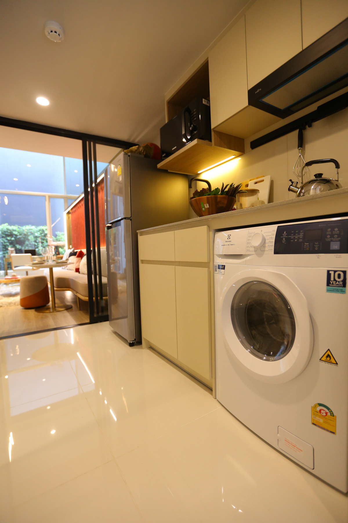 Sale DownCondoSukhumvit, Asoke, Thonglor : Special 6.17 million, hybrid room with high ceiling, near Thonglor