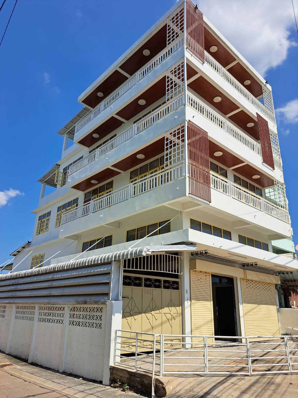 ขายอาคารพาณิชย์บางแค เพชรเกษม : ขายตึกแถว 4 ชั้น พร้อมชั้นลอย บางแค 12.9ล้านบาท พื้นที่ 58 ตร.ว. | ที่จอดรถ 4 คัน | ทำเลดี เดินทางสะดวก