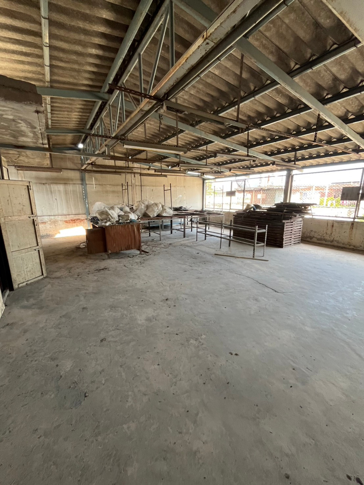 For SaleTownhomeSapankwai,Jatujak : Urgent sale! Townhouse 4.5 floors, 2 units next to each other, Pradipat Soi 1, near Chatuchak-Saphan Khwai. Renovate to make a profit, can resell.