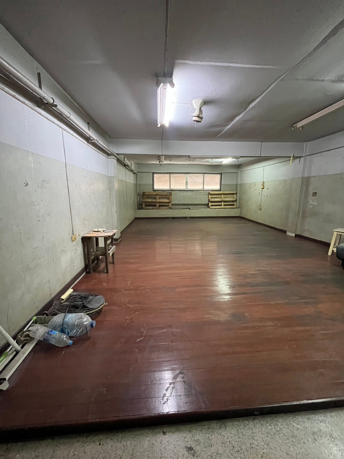 For SaleTownhomeSapankwai,Jatujak : Urgent sale! Townhouse 4.5 floors, 2 units next to each other, Pradipat Soi 1, near Chatuchak-Saphan Khwai. Renovate to make a profit, can resell.