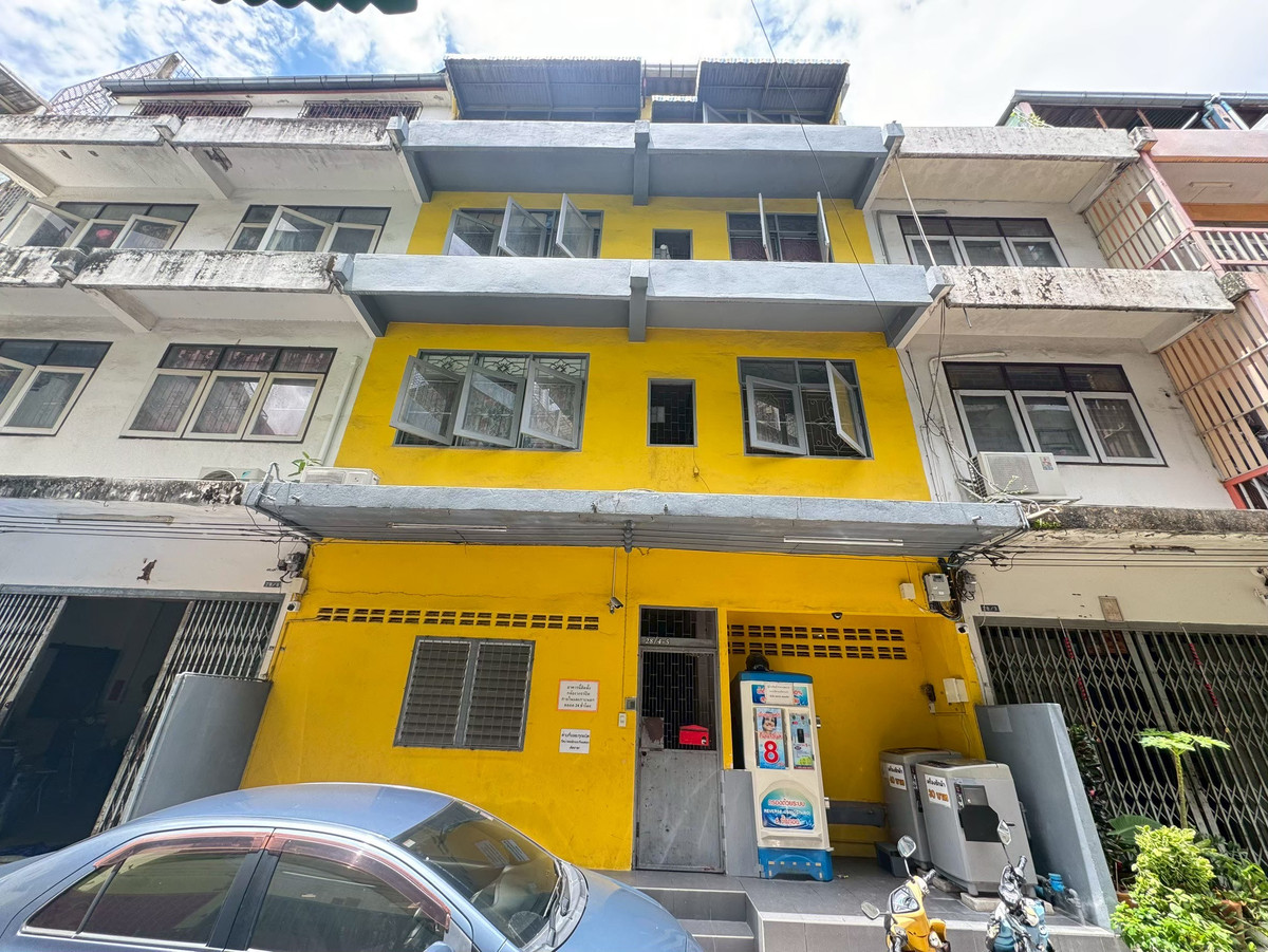 For SaleOnnut, Udomsuk :  Apartment Building for Sale – 3 Floors, 25 Units 2 adjoining shophouse-style buildings | Land size: 26 sq.wah Soi Pridi Banomyong 2 (Sukhumvit 71) Only 600 meters from BTS Phra Khanong — just a 10-minute walk.