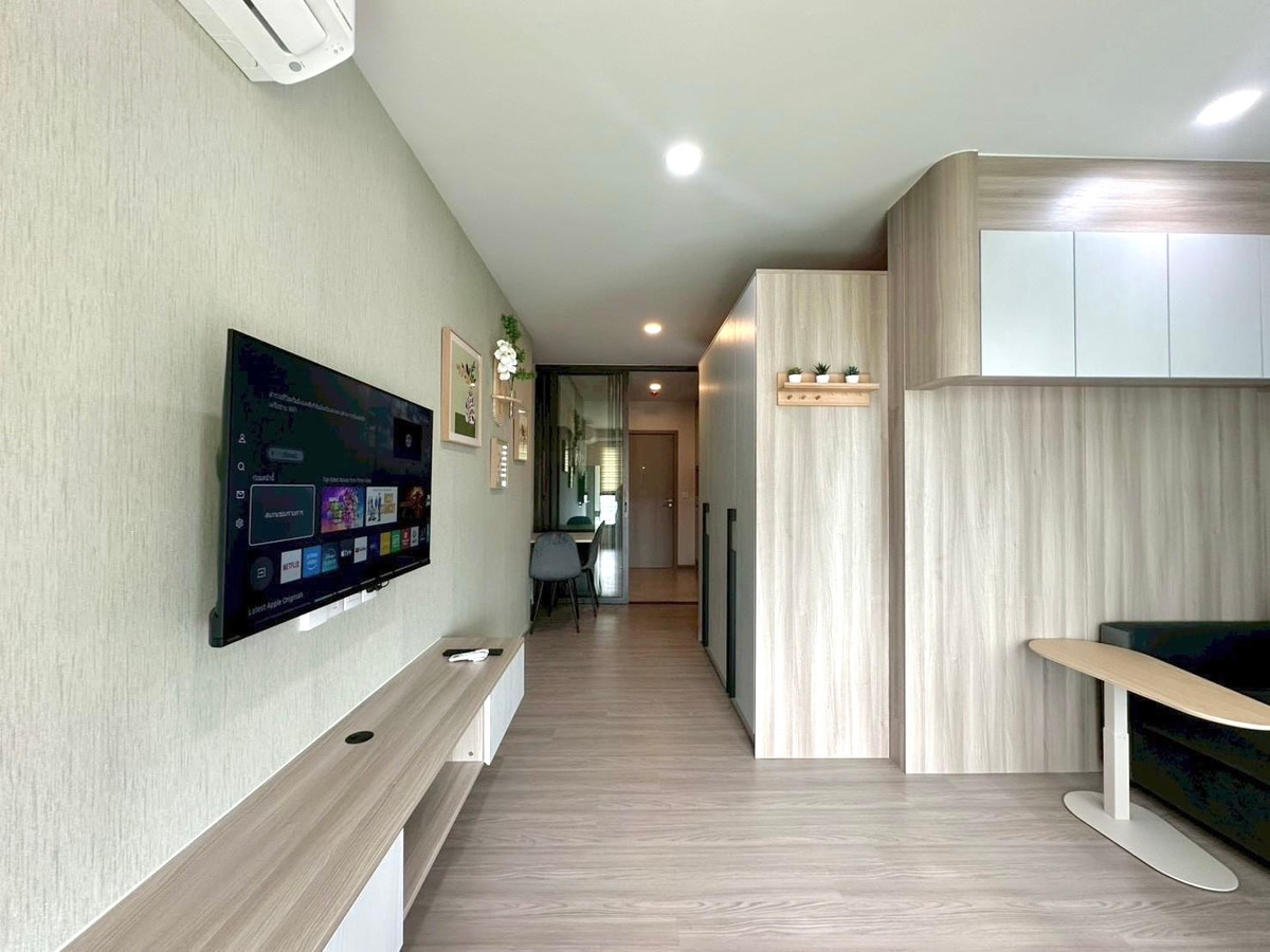 For RentCondoKhlongtoei, Kluaynamthai : ✨Ready to Move in✨1 Bed 31 sq m., close to only 600 m. from BTS Phra Khanong, there is a Shuttle Bus to pick up and drop off.