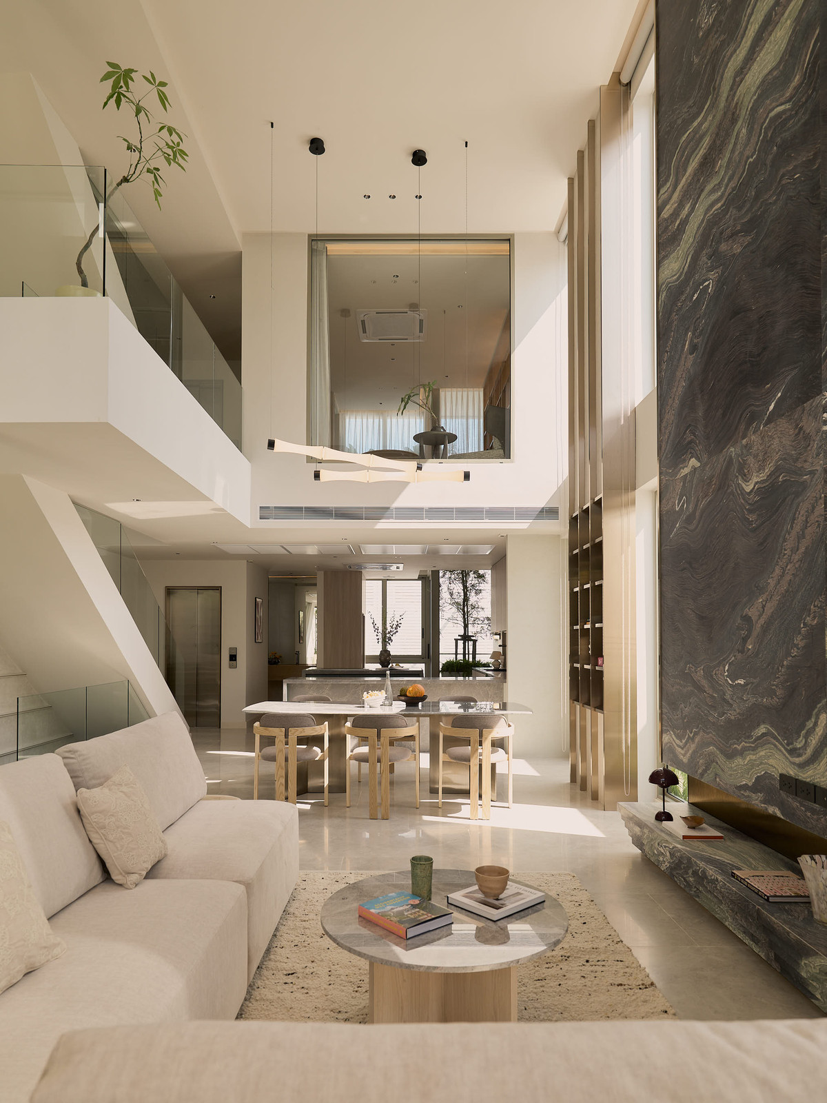 For SaleTownhomeSukhumvit, Asoke, Thonglor : 📢👇 5-storey townhome with a private lift, with the option to customize the space into either a swimming pool or a garden. You can design the interior layout and number of rooms according to your needs. Ideal for both home office use and residence