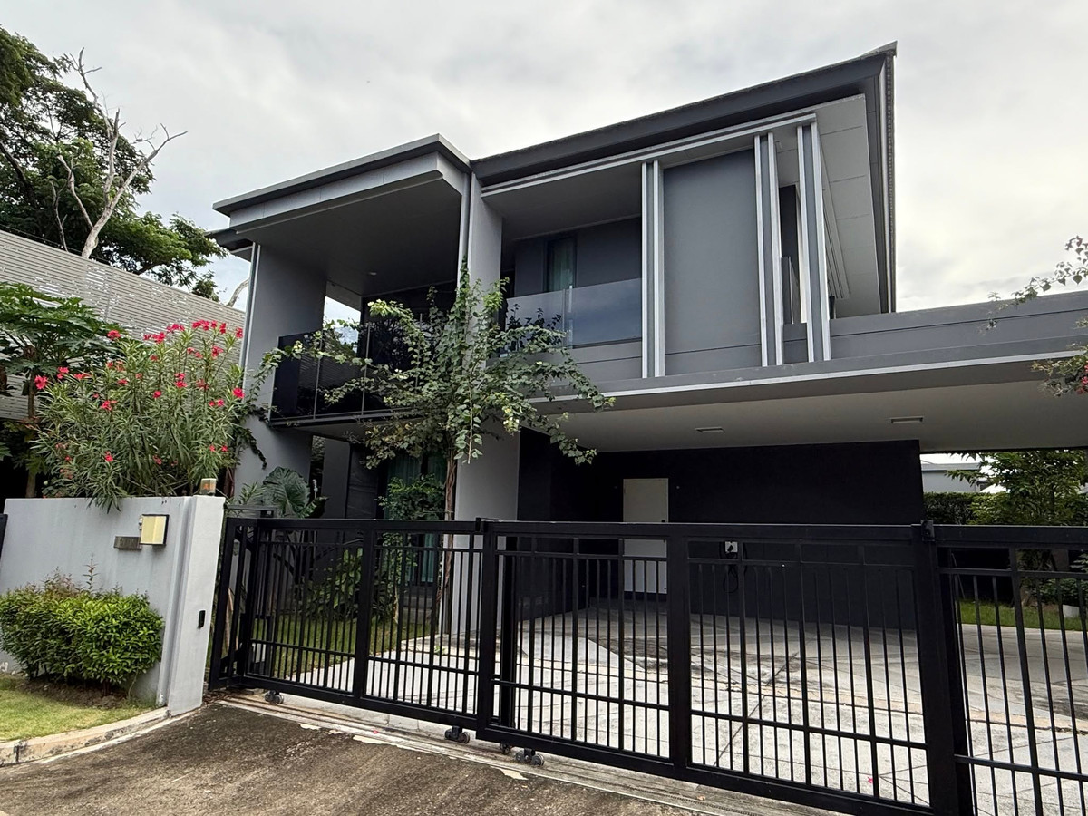 For RentHousePattanakan, Srinakarin : HR3054 Single house for rent, Setthasiri Krungthep Kreetha 2 project with EV Charger, beautifully decorated, ready to move in.