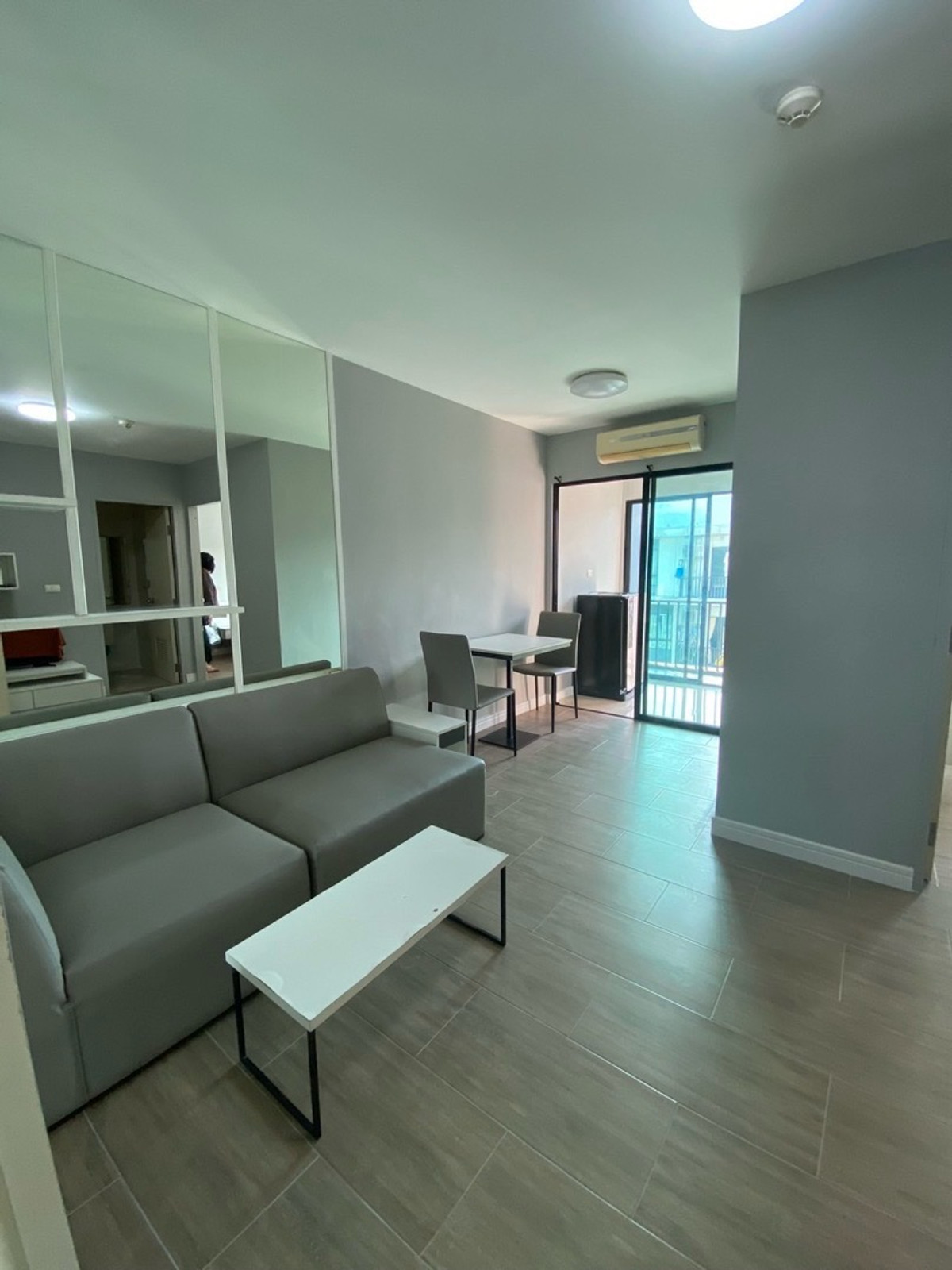 For RentCondoBangna, Bearing, Lasalle : For Rent/Condo for rent I Condo Sukhumvit 105, room size 32 sq m, 8th floor, complete furniture and electrical appliances, ready to move in, convenient travel, plenty of food around the condo, price 8,000 baht.