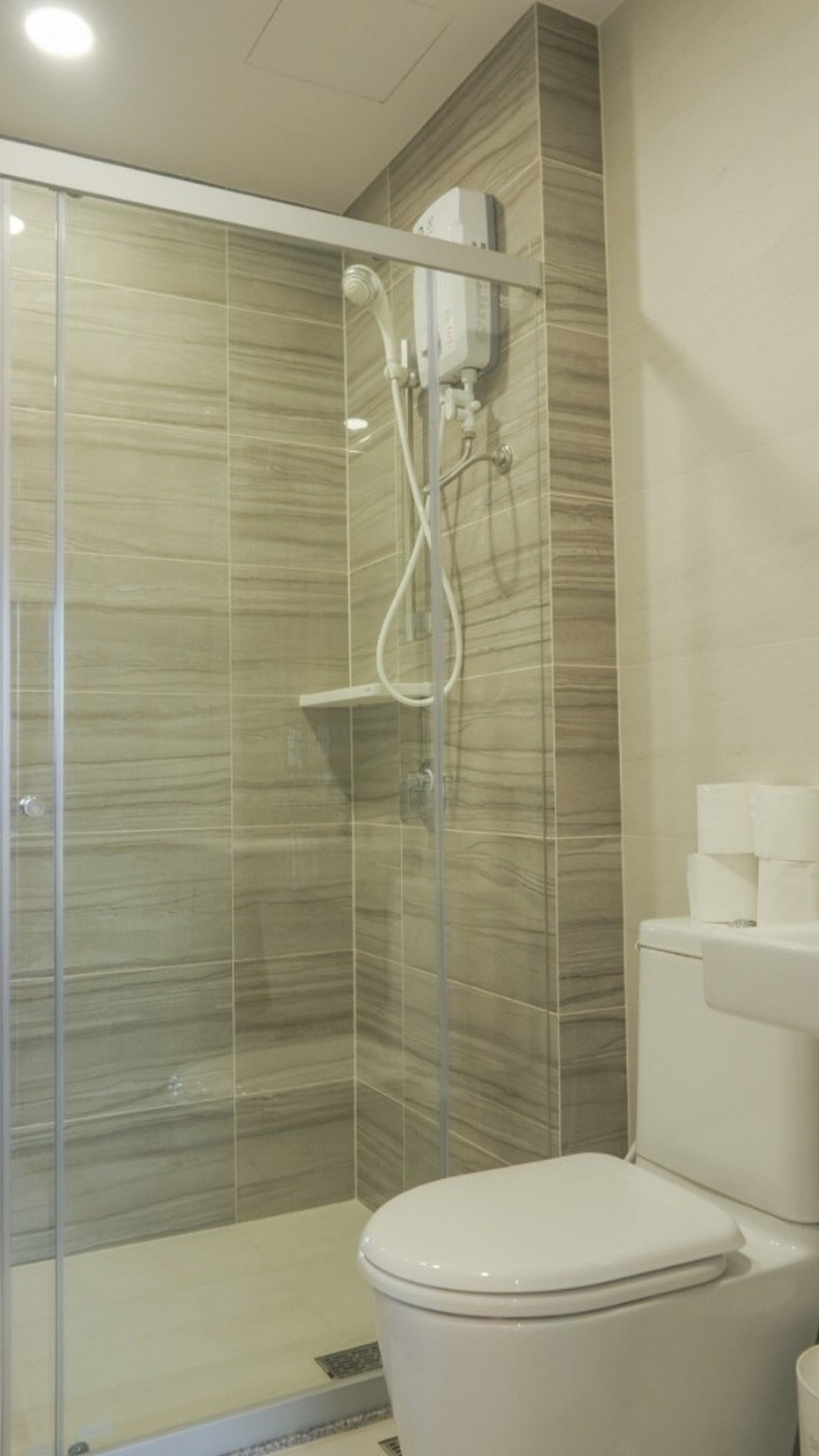 For RentCondoRamkhamhaeng, Hua Mak : ✅ SVR167 ✅ Line : @p2nproperty