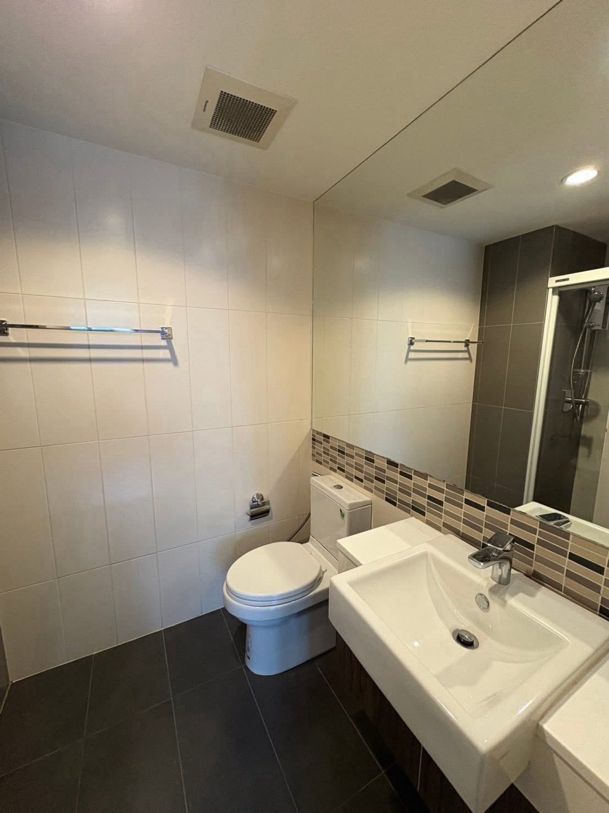 For RentCondoAri,Anusaowaree : ★ Centric Ari Station★ 31 sq m., 4th floor (1 bedroom, 1 bathroom), ★Near BTS Ari★Near La Villa, Big C Phahon Yothin, University of the Thai Chamber of Commerce★ Many amenities★ Fully furnished★