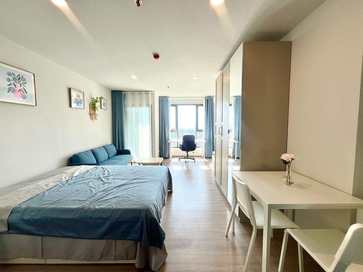 For RentCondoKhlongtoei, Kluaynamthai : ✨New condo Ready to Move in✨1 Bed 31 sq m., only 600 m. from BTS Phra Khanong, there is a Shuttle Bus to pick up and drop off.