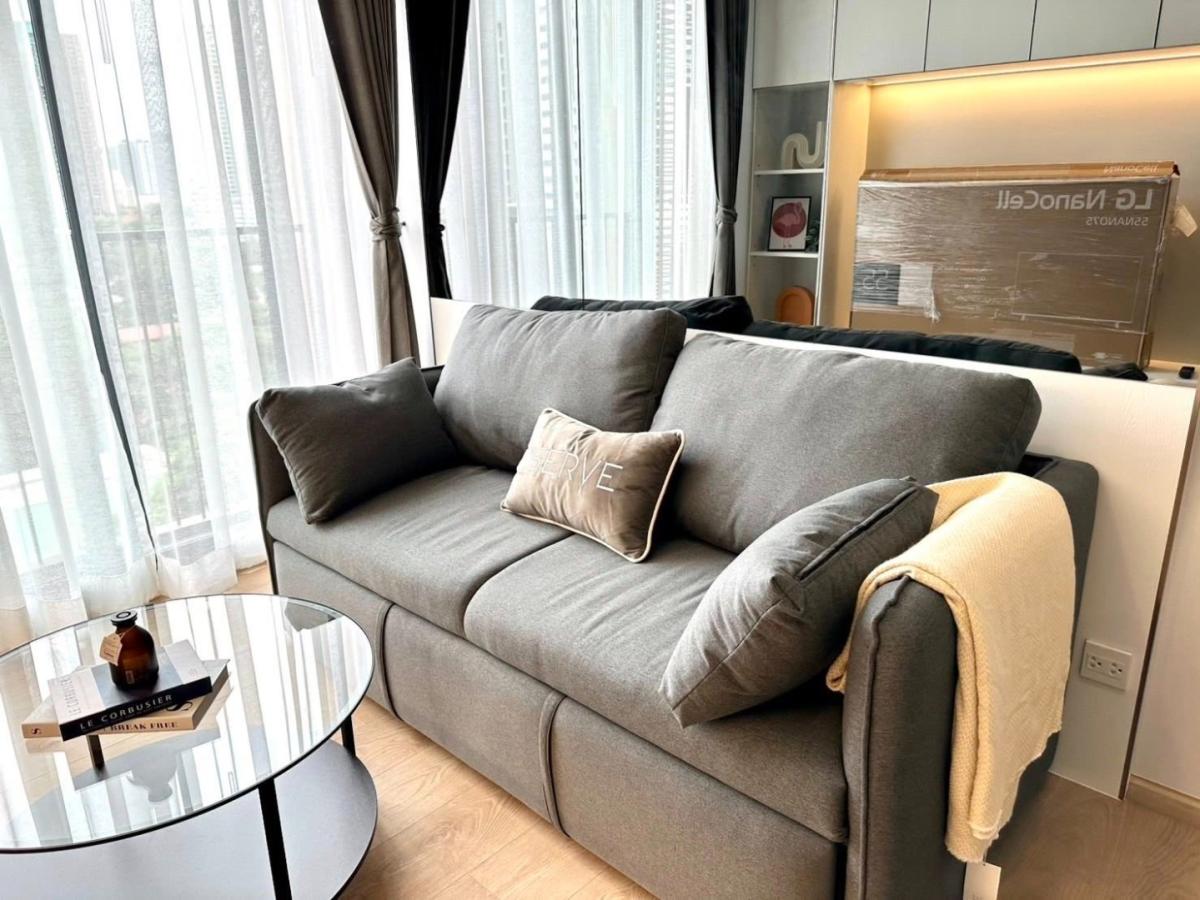 For RentCondoSukhumvit, Asoke, Thonglor : 🔥Urgent Rental🔥 Noble B19teen, beautifully decorated, fully furnished, ready to move in, near MRT Sukhumvit and BTS Asok.