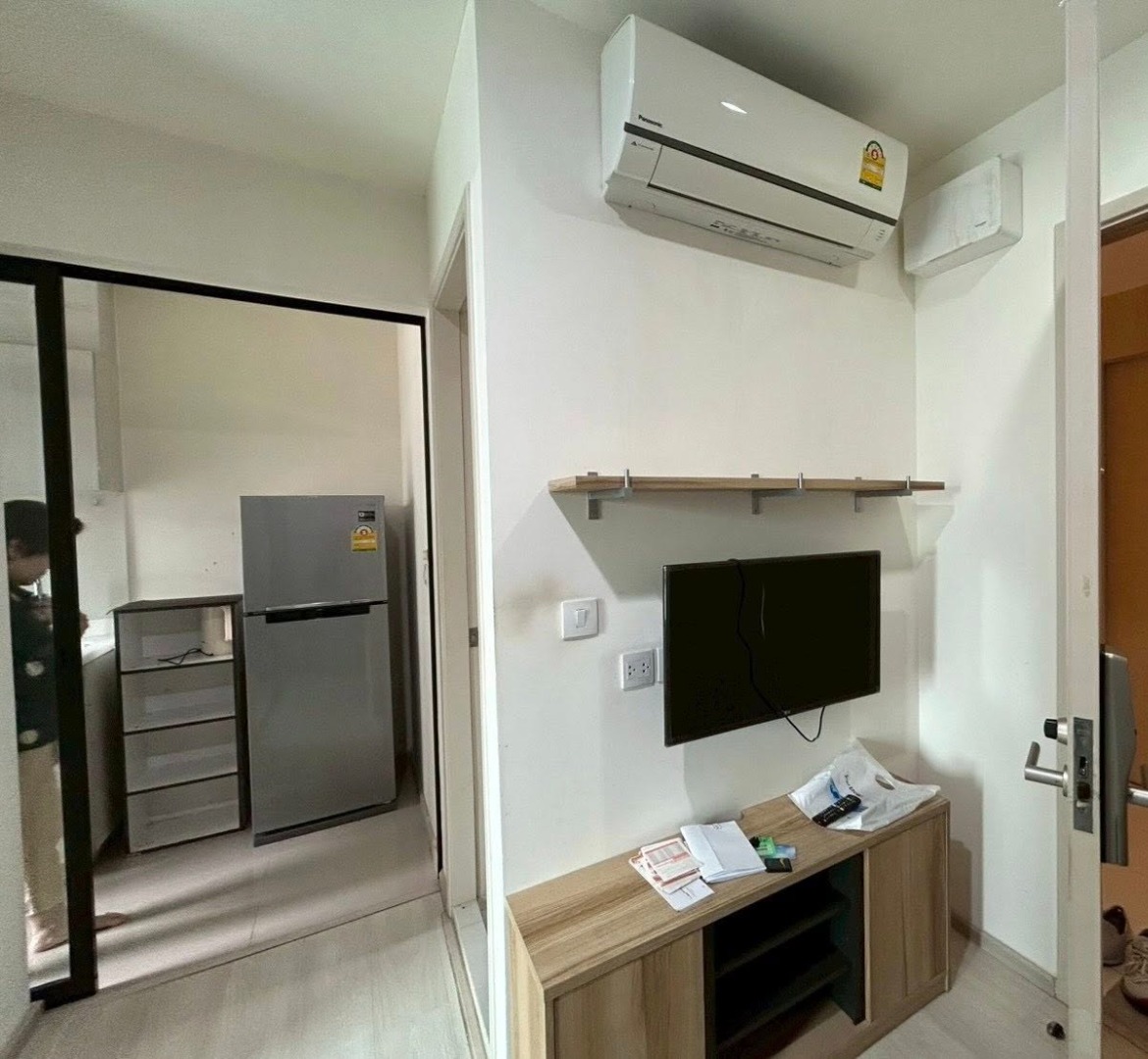 ให้เช่าคอนโดพระราม 9 เพชรบุรีตัดใหม่ RCA : 🔥ให้เช่าด่วน🔥ไลฟ์ อโศก ห้องกว้าง เป็นสัดส่วน ครัวปิดติดระเบียง เฟอร์นิเจอร์ครบพร้อมเข้าอยู่ ติดรถไฟฟ้า เดินทางสะดวก