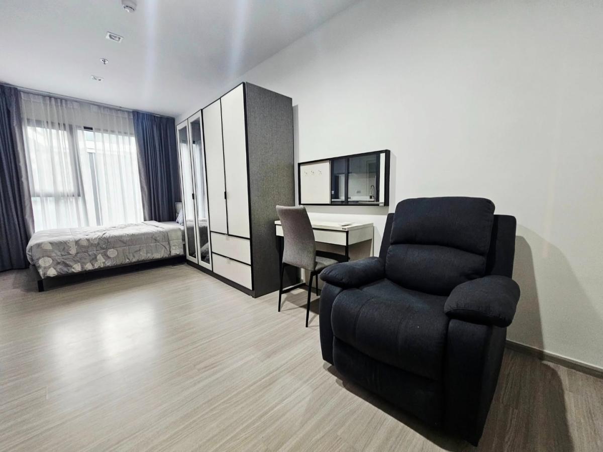 ให้เช่าคอนโดพระราม 9 เพชรบุรีตัดใหม่ RCA : 🔥ให้เช่าด่วน🔥ไลฟ์ อโศก ไฮป์ เฟอร์นิเจอร์ครบพร้อมเข้าอยู่ เพียง 300 เมตร จาก MRT พระราม 9