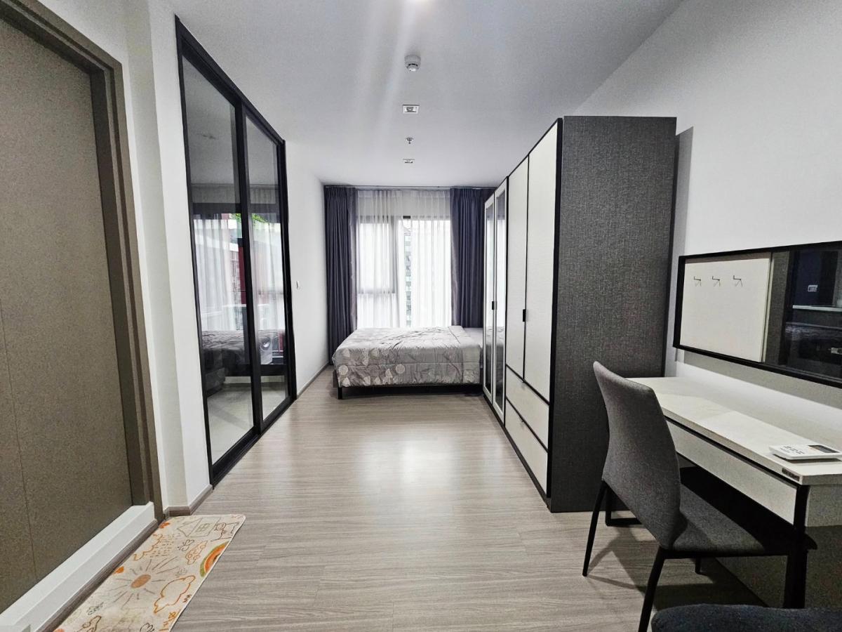 ให้เช่าคอนโดพระราม 9 เพชรบุรีตัดใหม่ RCA : 🔥ให้เช่าด่วน🔥ไลฟ์ อโศก ไฮป์ เฟอร์นิเจอร์ครบพร้อมเข้าอยู่ เพียง 300 เมตร จาก MRT พระราม 9