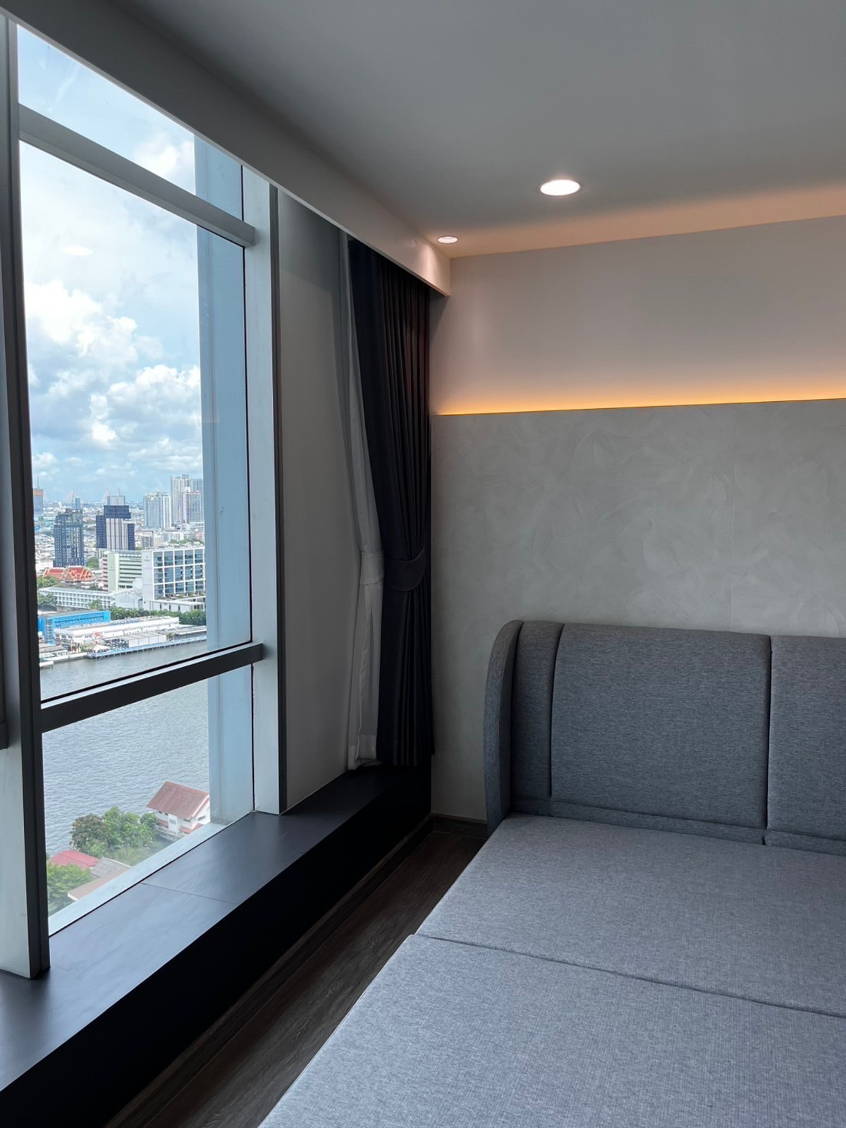 For RentCondoWongwianyai, Charoennakor : for rent Baan sathorn chaopraya 1 bed renovated room nice⭐️🌈💟
