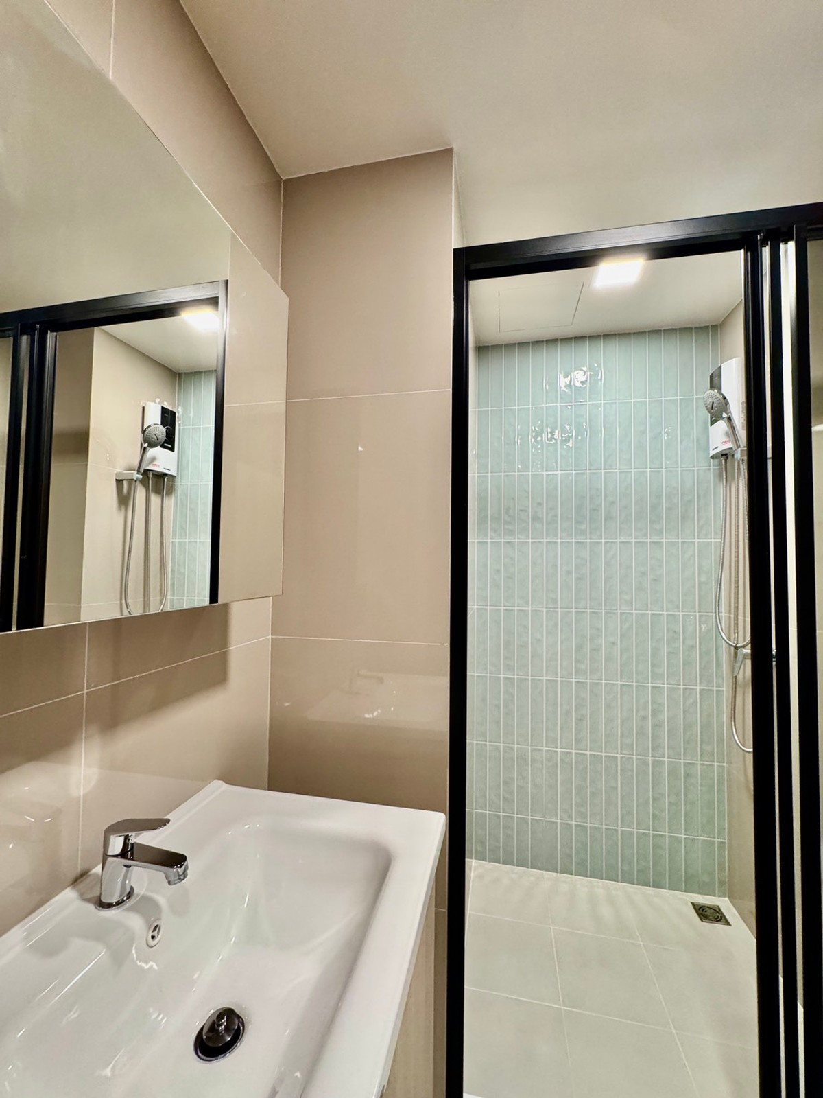 For RentCondoSamut Prakan,Samrong : For rent ✨ THE MUVE Sukhumvit 107 ✨ Fully furnished and equipped with appliances. New project, ready to move in, near BTS Bearing.