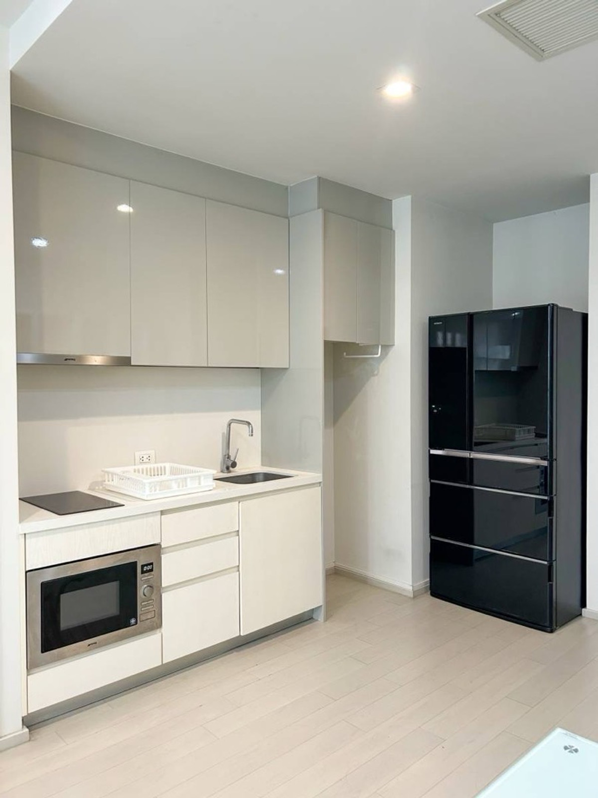 ให้เช่าคอนโดวิทยุ ชิดลม หลังสวน : ⚡️ด่วนให้เช่า คอนโดใจกลางเมือง ห้องใหญ่ วิวสวนส่วนกลาง ทิศเหนือ พร้อมลิฟต์ส่วนตัว เพียง 39,000 บาท/เดือน⚡️
