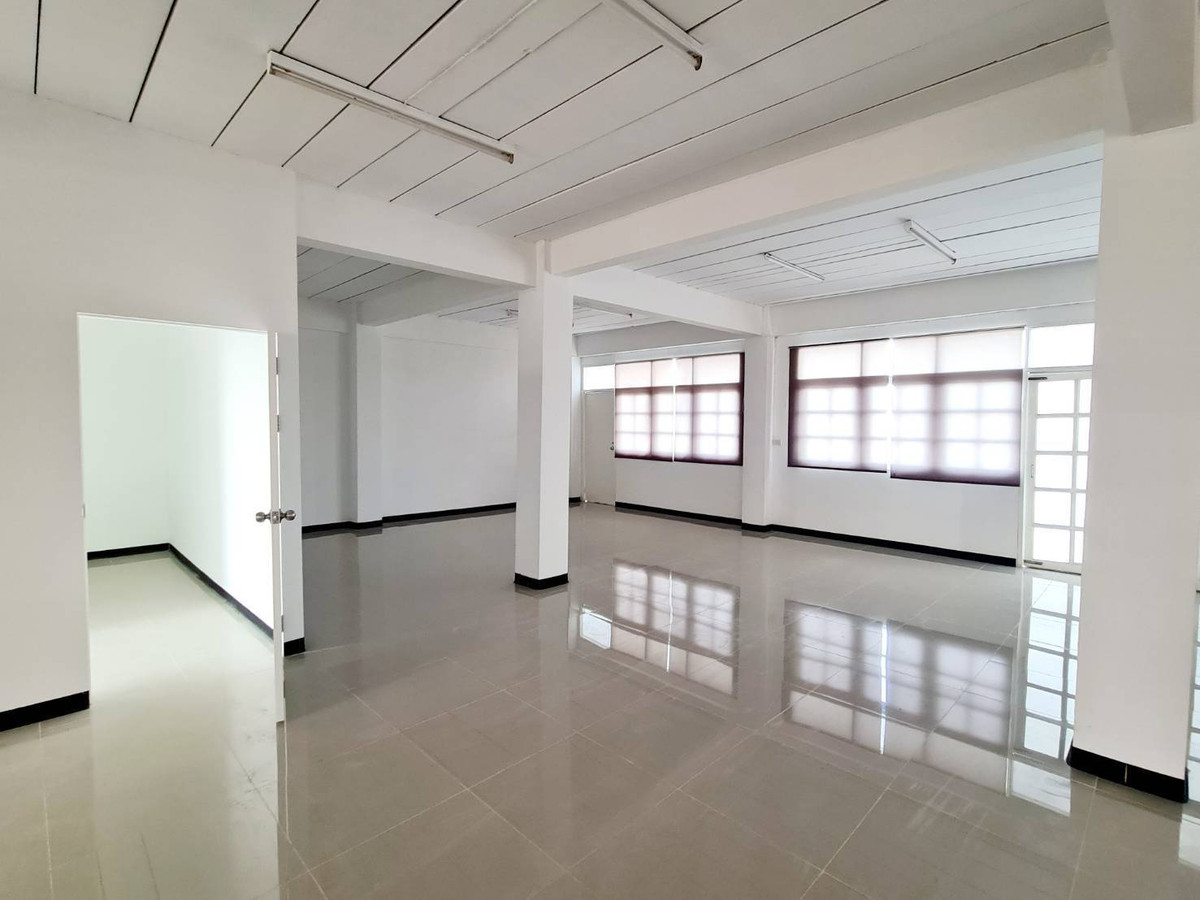 ให้เช่าสำนักงานอ่อนนุช อุดมสุข : 📢👇 อาคารสำนักงาน 4.5 ชั้น ทำเลเด่น เดินทางสะดวก เข้า-ออกได้หลายเส้นทาง ใกล้ทางด่วนและ BTS ปุณณวิถีเหมาะสำหรับทำออฟฟิศหลัก  คลินิก สตูดิโอ หรือโคเวิร์กกิ้งสเปซ