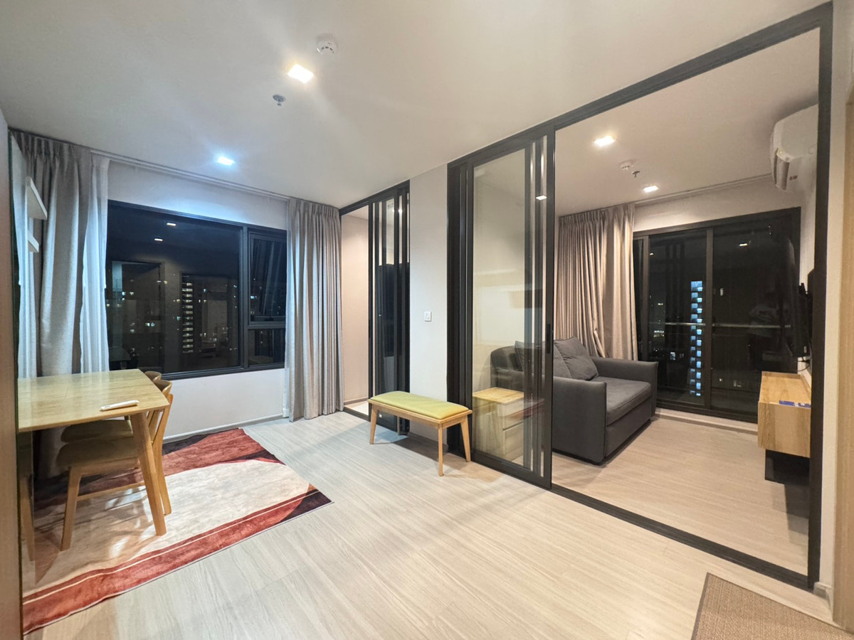 For RentCondoThaphra, Talat Phlu, Wutthakat : Corner room, 2 balconies, 2 living rooms, 1 bedroom, new room available for rent. You can inquire.