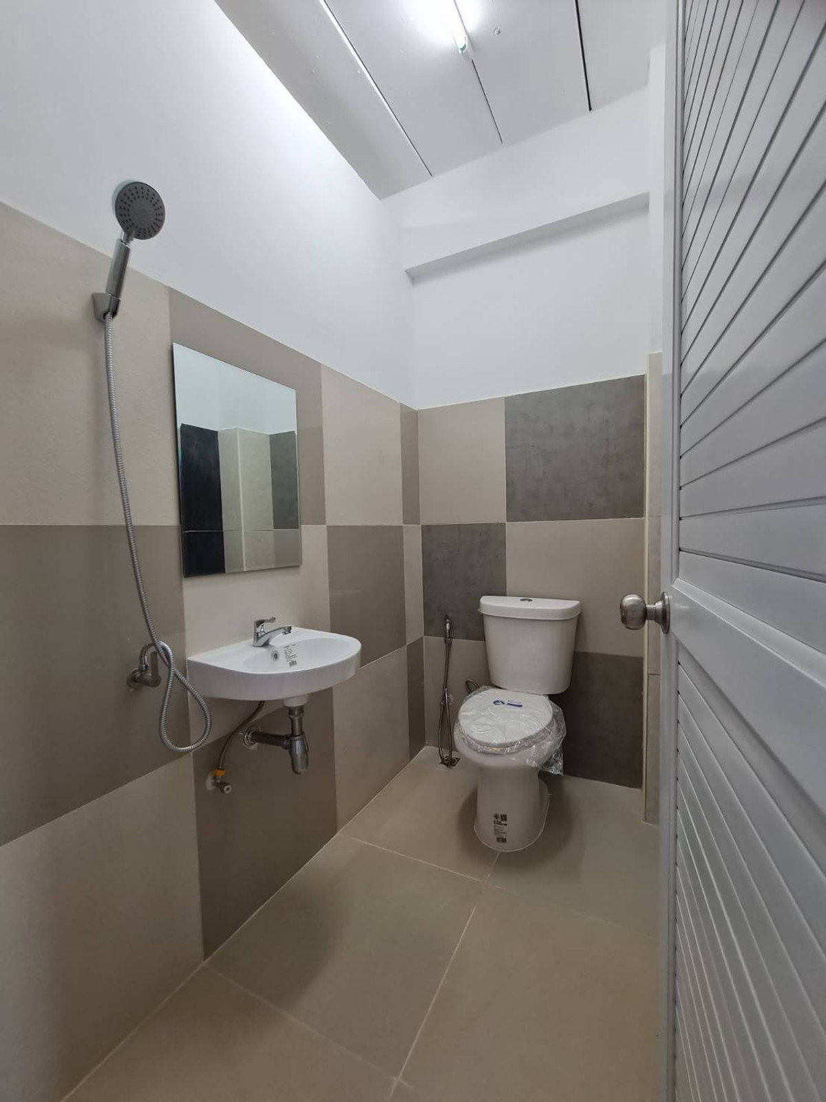 ให้เช่าสำนักงานอ่อนนุช อุดมสุข : 📢👇 อาคารสำนักงาน 4.5 ชั้น ทำเลเด่น เดินทางสะดวก เข้า-ออกได้หลายเส้นทาง ใกล้ทางด่วนและ BTS ปุณณวิถีเหมาะสำหรับทำออฟฟิศหลัก  คลินิก สตูดิโอ หรือโคเวิร์กกิ้งสเปซ