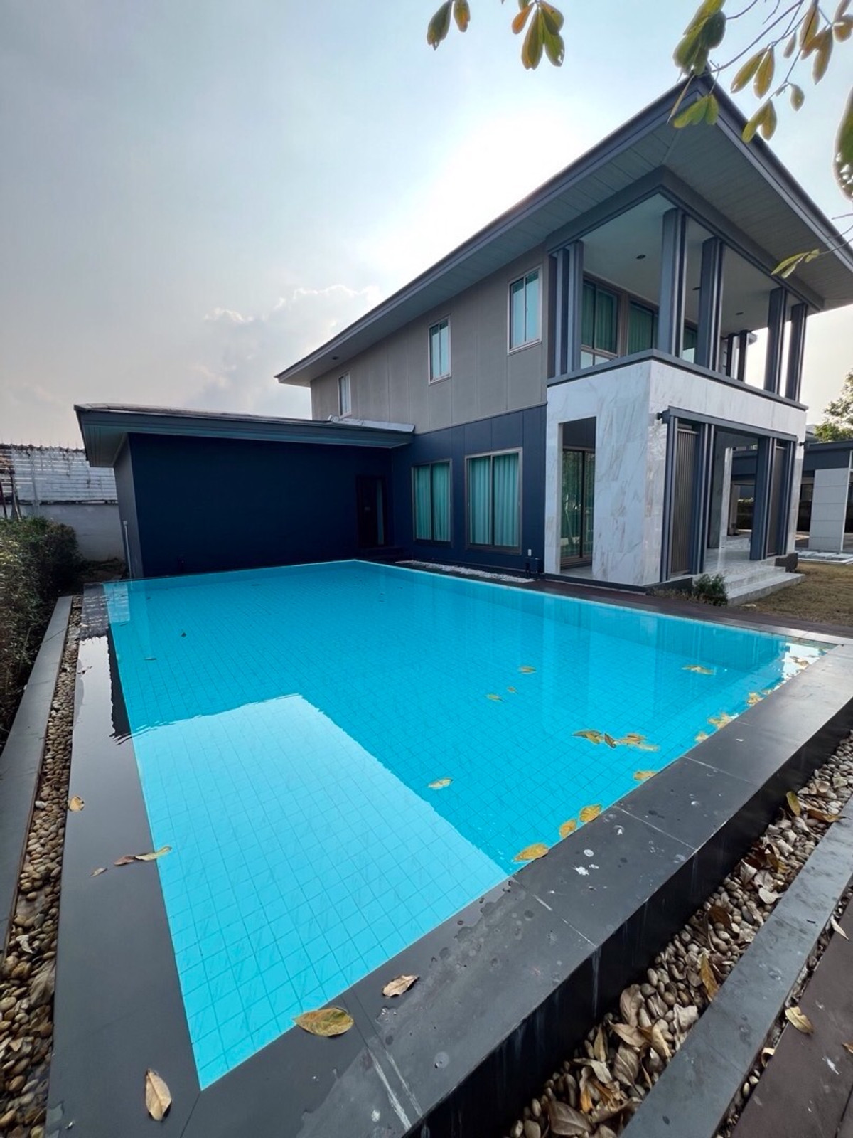 บ้านมีนบุรี-ร่มเกล้า : ขายและให้เช่า เพอเฟคเพลส Masterpiece Century รามคำแหง164 เนื้อที่250ตารางวา