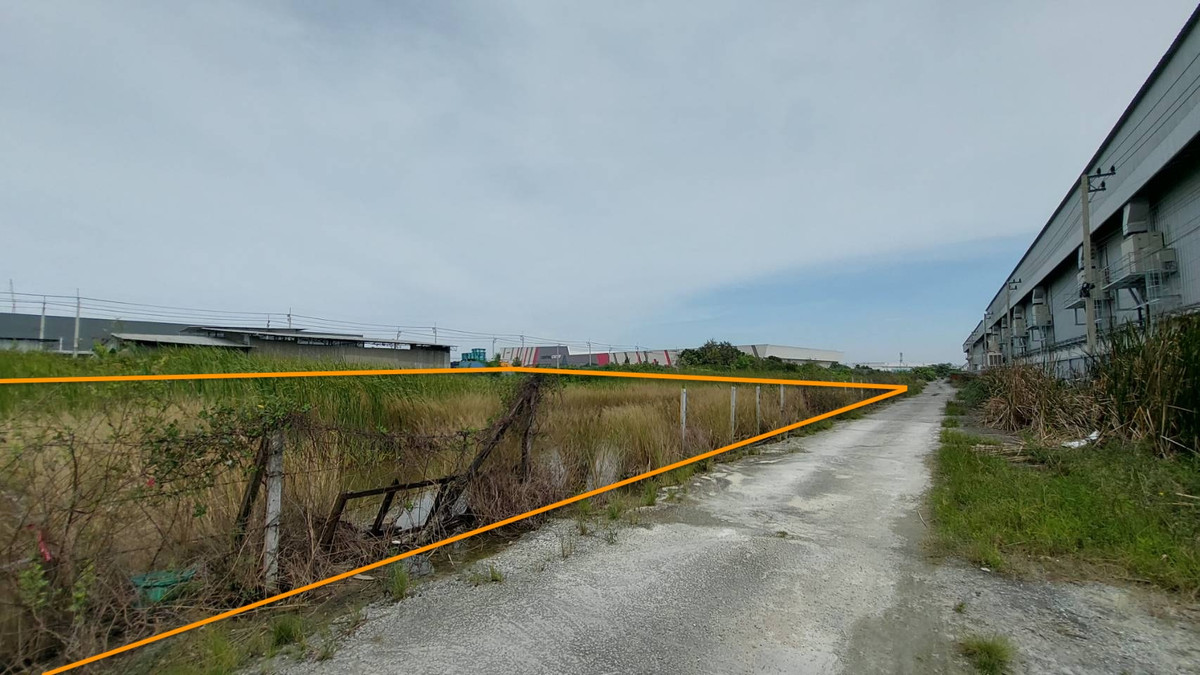 For SaleLandSamut Prakan,Samrong : 3 rai of vacant land for sale – potential location in the purple zone, suitable for building a factory/warehouse. Road along the Suvarnabhumi Water Canal