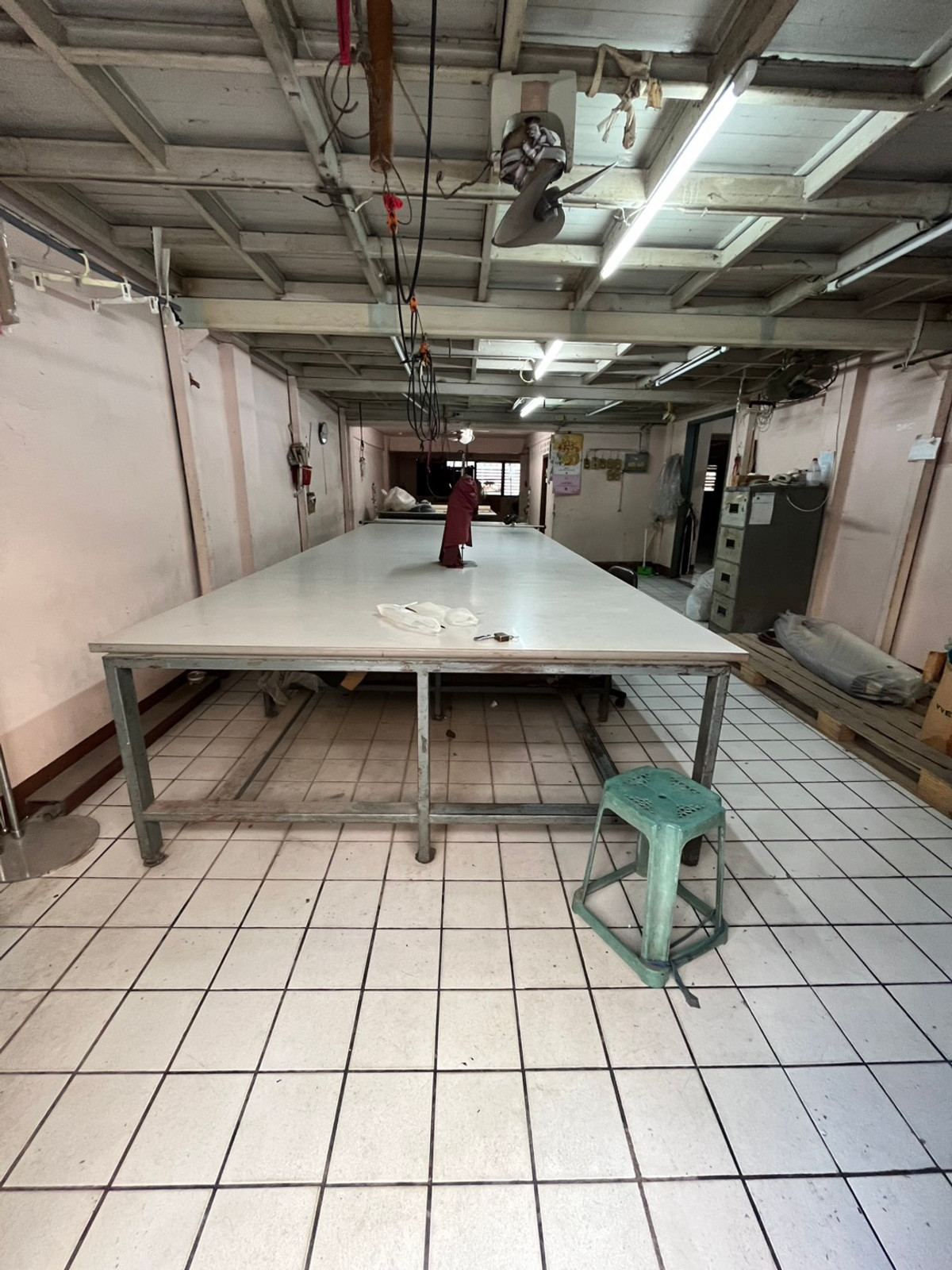 For SaleTownhomeSapankwai,Jatujak : Urgent sale! Townhouse 4.5 floors, 2 units next to each other, Pradipat Soi 1, near Chatuchak-Saphan Khwai. Renovate to make a profit, can resell.