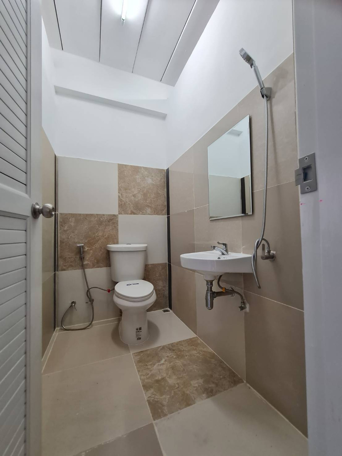 ให้เช่าสำนักงานอ่อนนุช อุดมสุข : 📢👇 อาคารสำนักงาน 4.5 ชั้น ทำเลเด่น เดินทางสะดวก เข้า-ออกได้หลายเส้นทาง ใกล้ทางด่วนและ BTS ปุณณวิถีเหมาะสำหรับทำออฟฟิศหลัก  คลินิก สตูดิโอ หรือโคเวิร์กกิ้งสเปซ