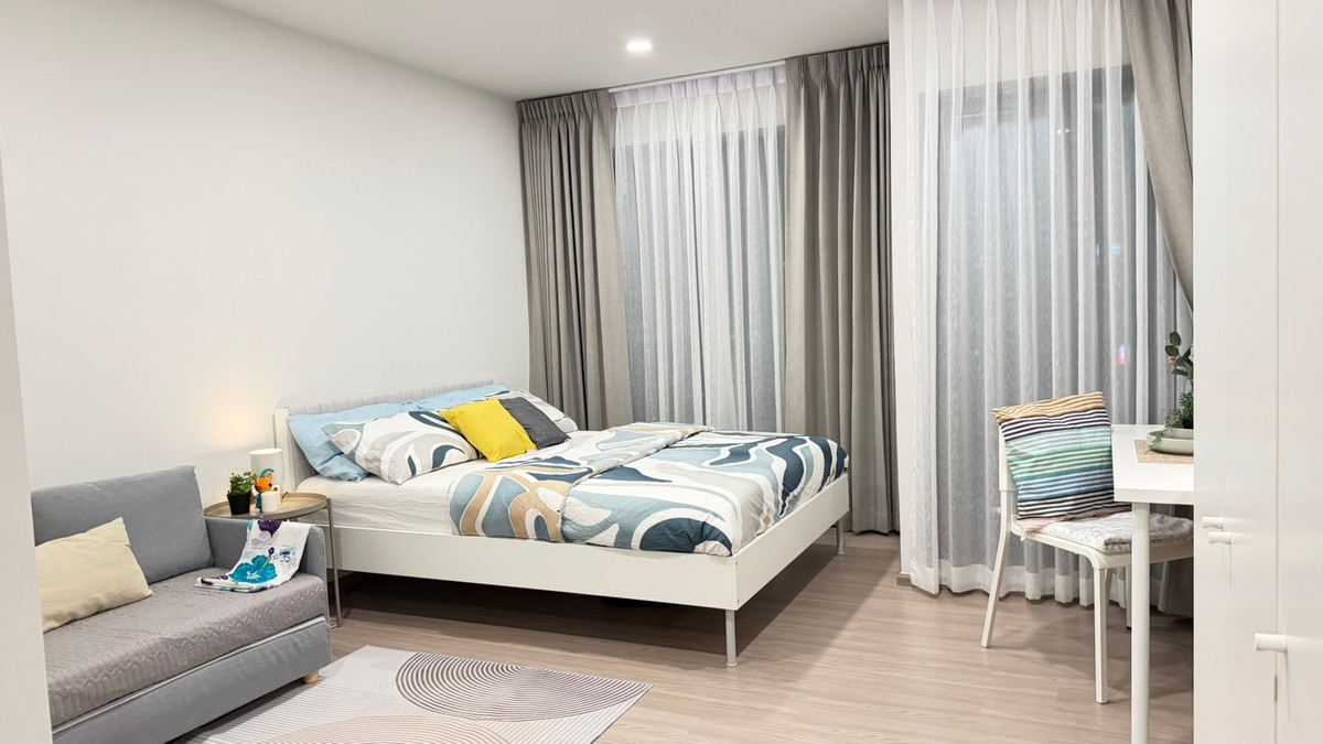 For RentCondoKhlongtoei, Kluaynamthai : ✨New condo Ready to Move in✨1 Bed 31 sq m., only 600 m. from BTS Phra Khanong, there is a Shuttle Bus to pick up and drop off.