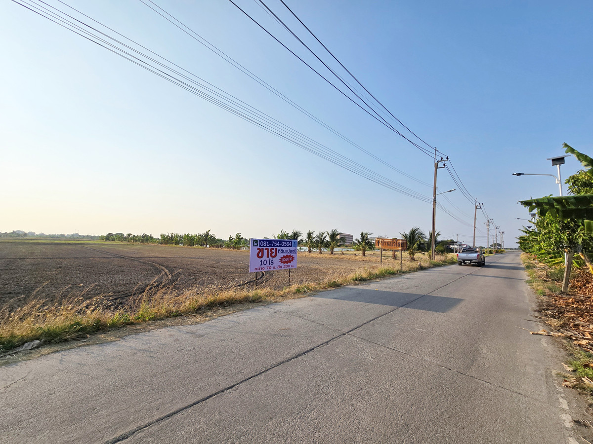 For SaleLandBangna, Bearing, Lasalle : HOT Pro! Land for sale, 10 rai, Bang Sao Thong Subdistrict, Bang Sao Thong District, next to a public road, 12 meter wide road (connecting Highway 3068), close to Bang Sao Thong Hospital, only 500 meters, prime location, high growth future.