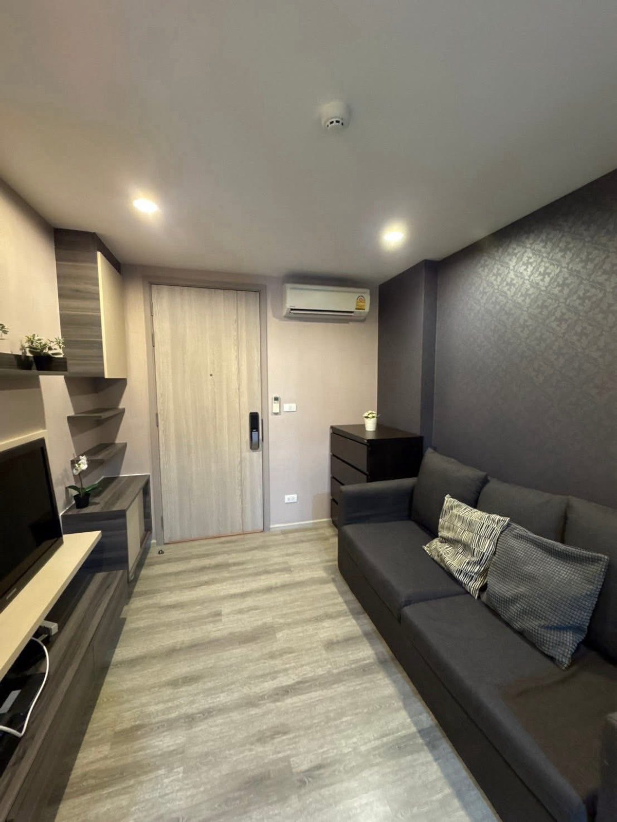 For RentCondoAri,Anusaowaree : ★ Centric Ari Station★ 31 sq m., 4th floor (1 bedroom, 1 bathroom), ★Near BTS Ari★Near La Villa, Big C Phahon Yothin, University of the Thai Chamber of Commerce★ Many amenities★ Fully furnished★