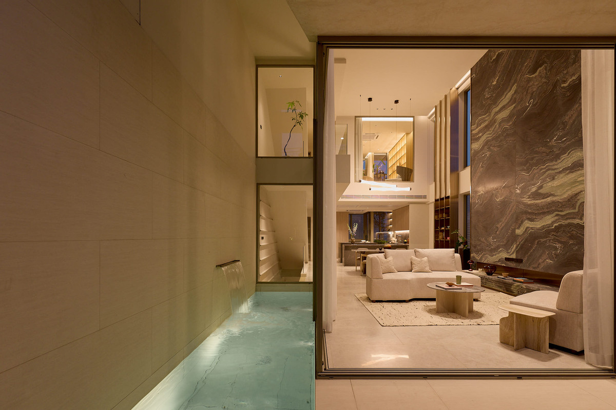 For SaleTownhomeSukhumvit, Asoke, Thonglor : 📢👇 5-storey townhome with a private lift, with the option to customize the space into either a swimming pool or a garden. You can design the interior layout and number of rooms according to your needs. Ideal for both home office use and residence