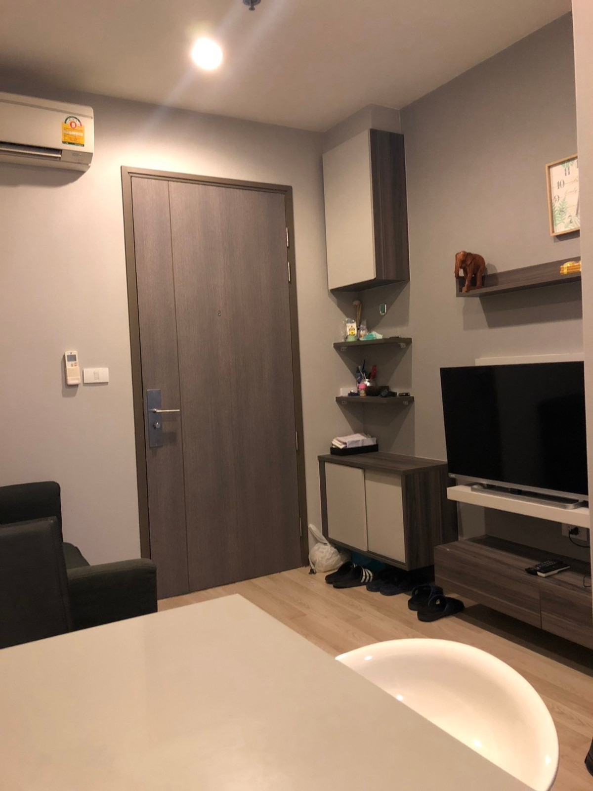 ขายคอนโดรัชดา ห้วยขวาง : ขายด่วนเซ็นทริครัชดา-ห้วยขวาง เหมาะลงทุน และอยู่เอง ต่ำกว่าราคาประเมิน เพียง 3 ล้านบาทเท่านั้น ขนาด 26.35 ตร.ม. 1 นอน 1 น้ำ พร้อมเฟอร์นิเจอร์ ตกแต่งครบ ค่าโอนตามตกลง  ติดต่อพลอย 082-328-2959