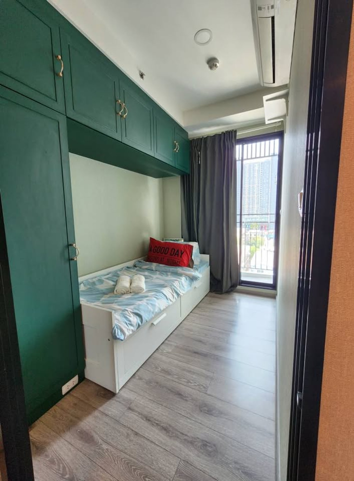 For SaleCondoBangna, Bearing, Lasalle : One Bed Plus, 2 bedrooms, 1 bathroom, size 35 sq m., 12A floor, sold with tenant, yield 6.5%.