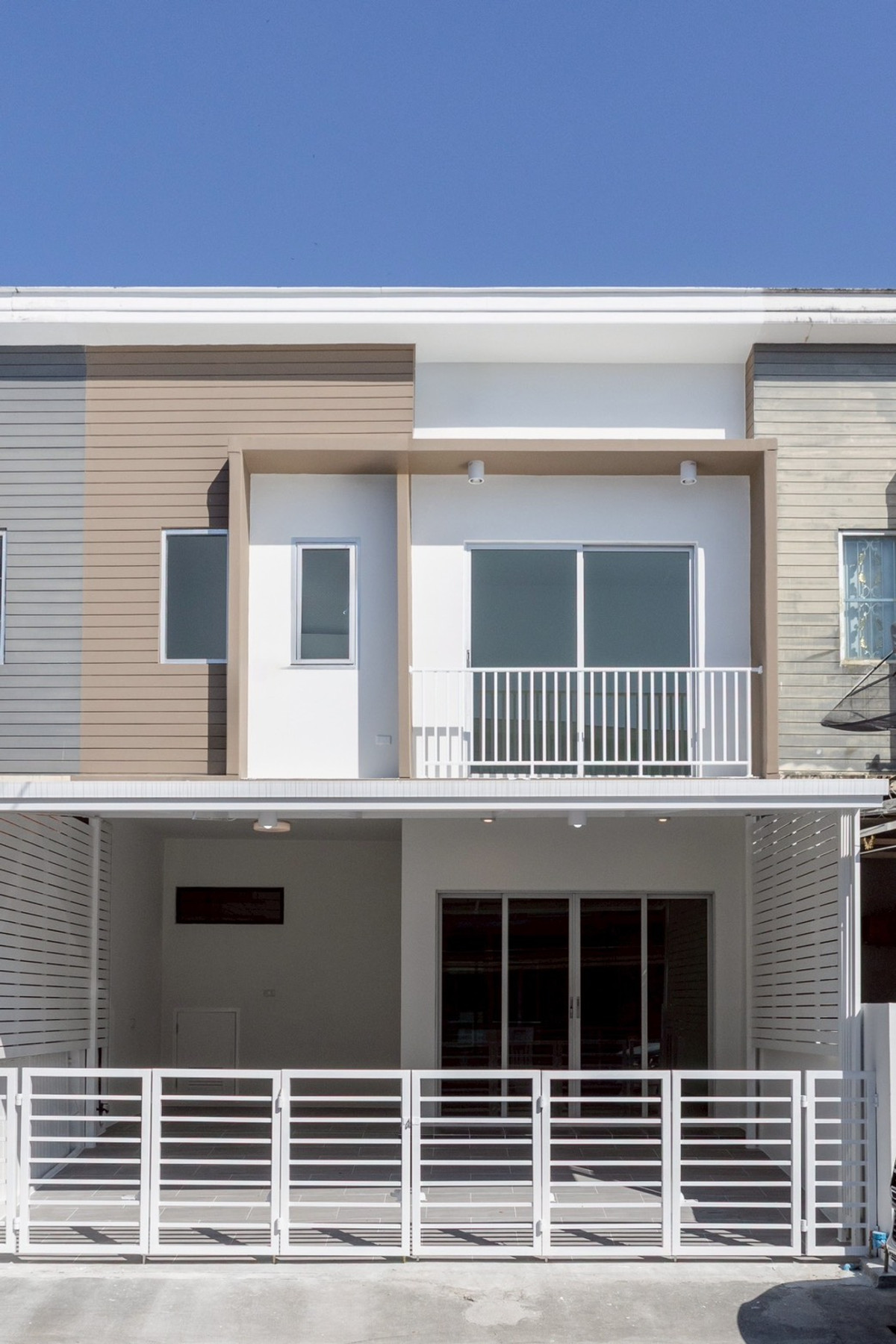 For SaleTownhome : Connect 15 “ทาวน์โฮม 2 ชั้น พร้อมอยู่ ใกล้รถไฟฟ้าเพียง 5 นาที!”