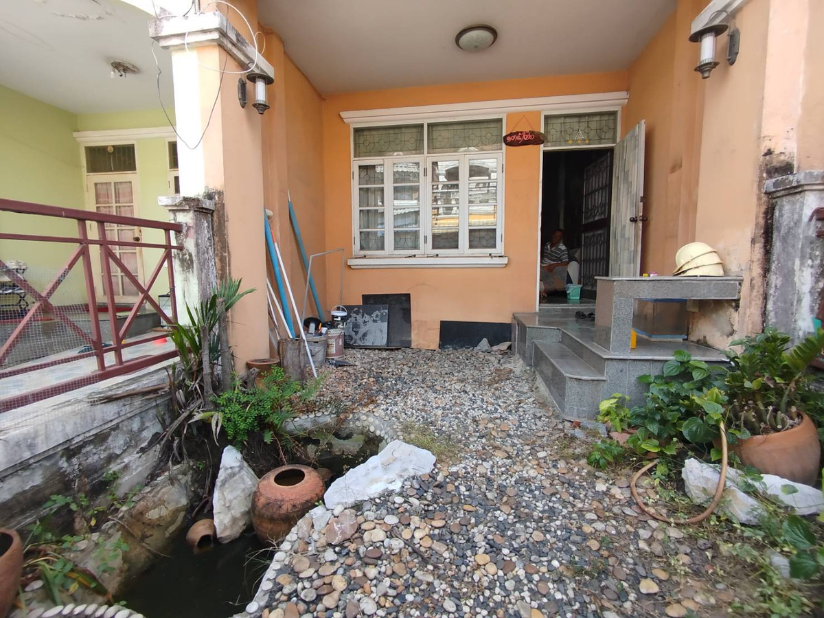 For SaleTownhomePathum Thani,Rangsit, Thammasat : Townhouse for sale Nanthana Garden Village, Rangsit, Mueang Pathum Thani District, 18 sq m.