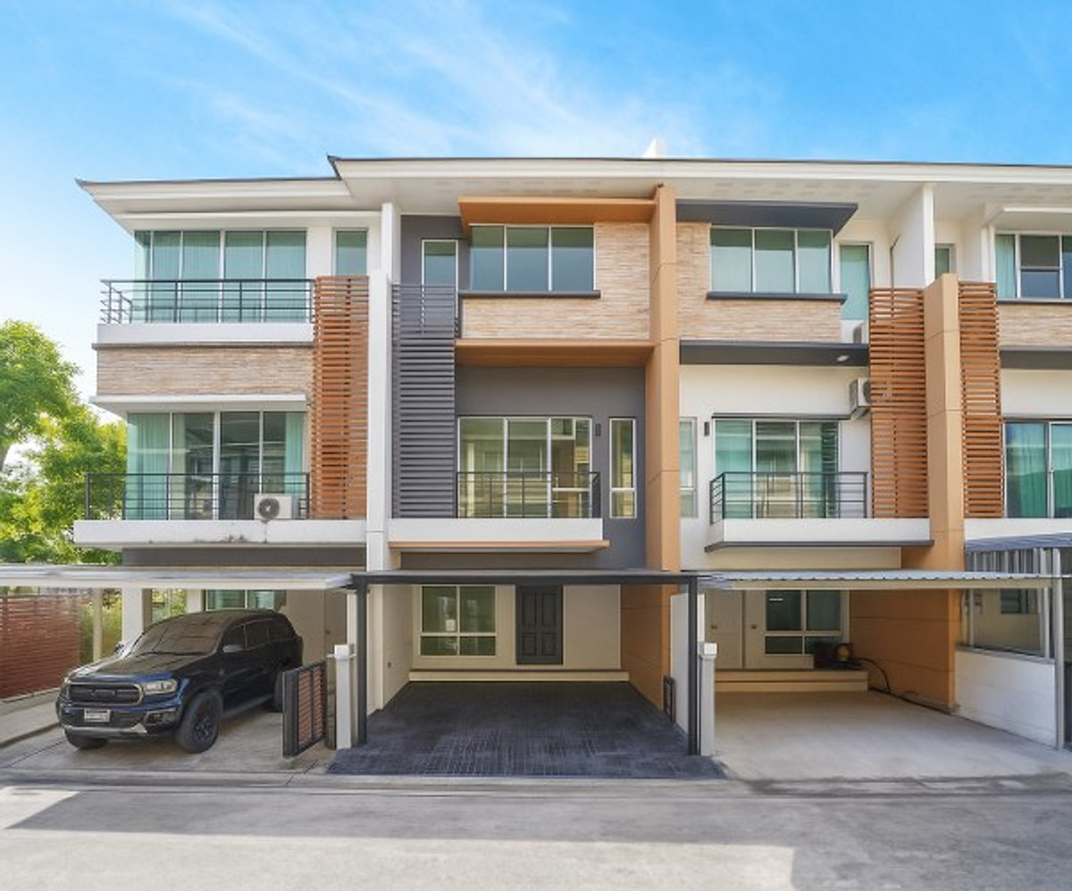 For SaleTownhomeRamkhamhaeng, Hua Mak : Townhouse, Town Plus Hua Mak, only 10 minutes to the BTS. "Sri Kritha Station" (5927)