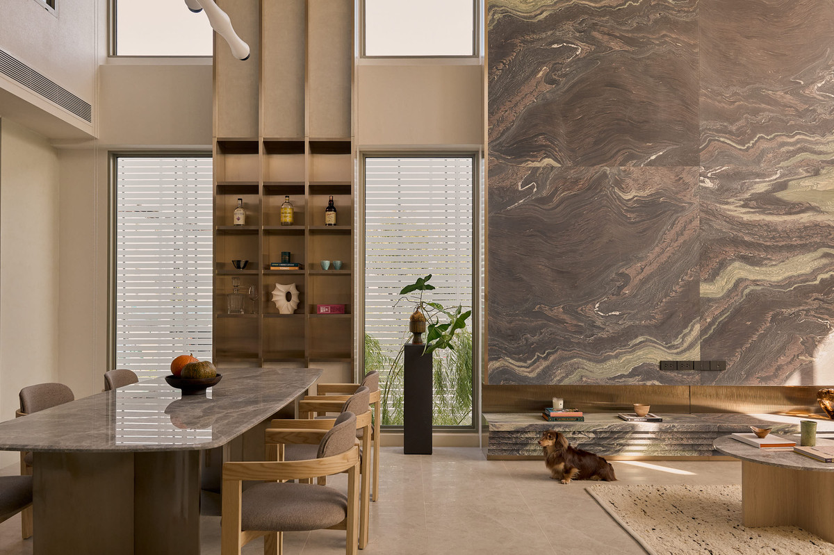 For SaleTownhomeSukhumvit, Asoke, Thonglor : 📢👇 5-storey townhome with a private lift, with the option to customize the space into either a swimming pool or a garden. You can design the interior layout and number of rooms according to your needs. Ideal for both home office use and residence