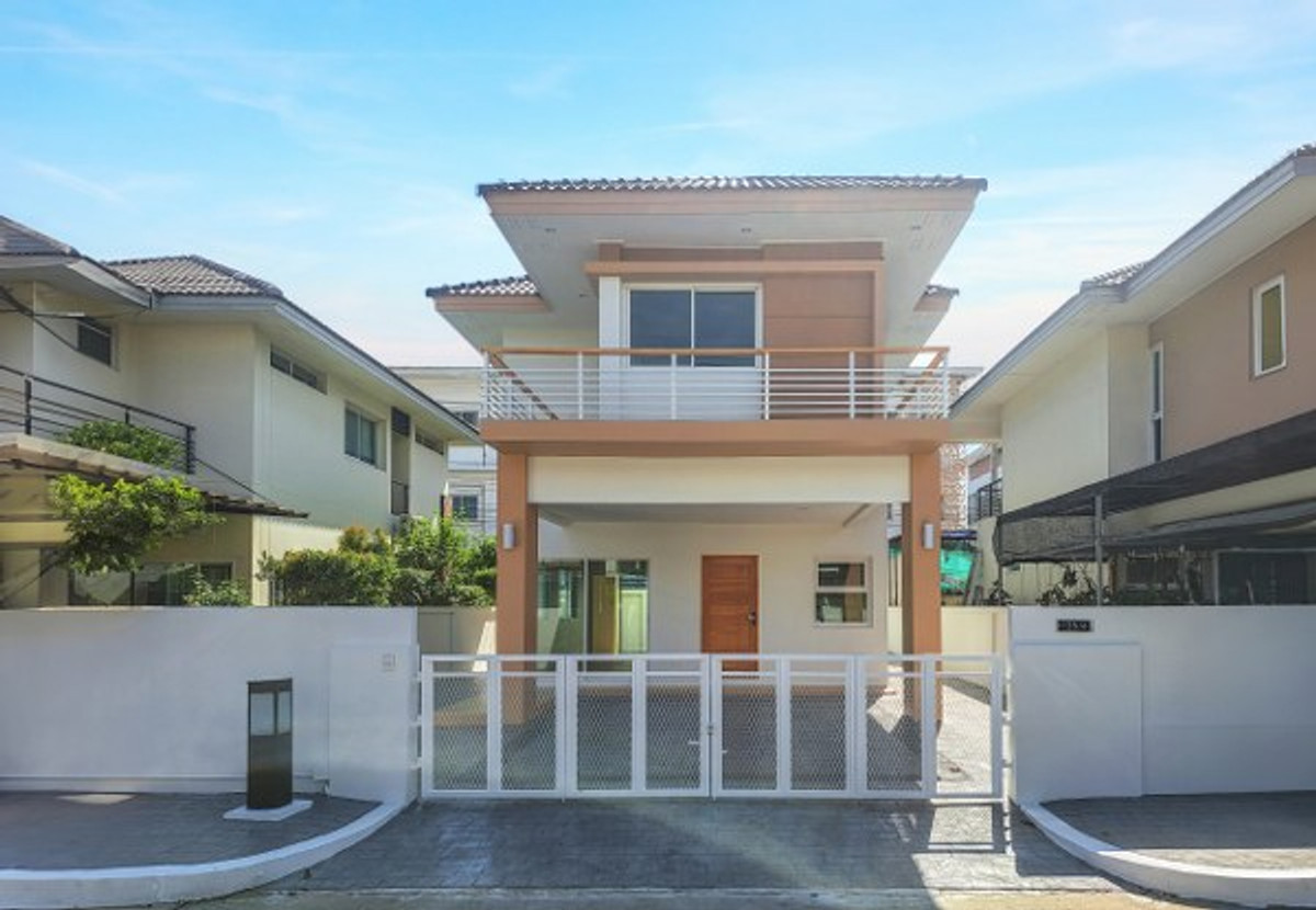 For SaleVipawadee, Don Mueang, Lak Si : Twin house, Ban Ton Mai Village, Don Mueang-Thet Ratchan. Near the Red Line "Rangsit Station" (6123)