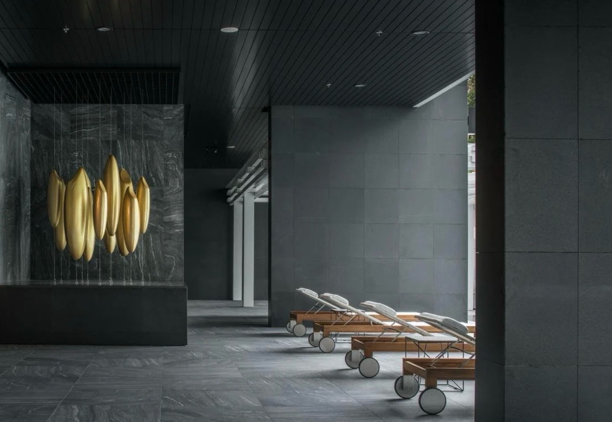 For RentCondoWitthayu, Chidlom, Langsuan, Ploenchit : 🔥For Rent Now🔥 Noble Ploenchit. Spacious and airy room with complete built-in furniture. Ready to move in! ❗