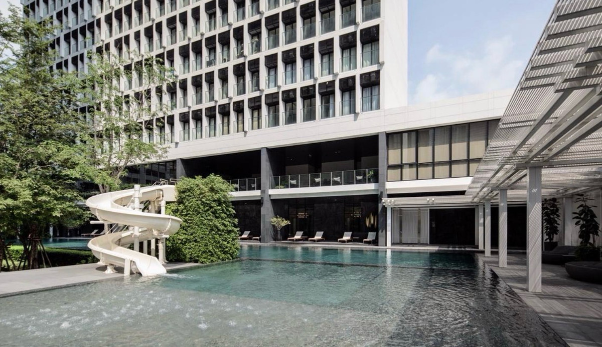 For RentCondoWitthayu, Chidlom, Langsuan, Ploenchit : 🔥For Rent Now🔥 Noble Ploenchit. Spacious and airy room with complete built-in furniture. Ready to move in! ❗