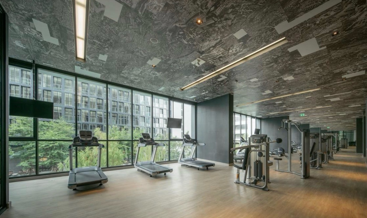 For RentCondoWitthayu, Chidlom, Langsuan, Ploenchit : 🔥For Rent Now🔥 Noble Ploenchit. Spacious and airy room with complete built-in furniture. Ready to move in! ❗